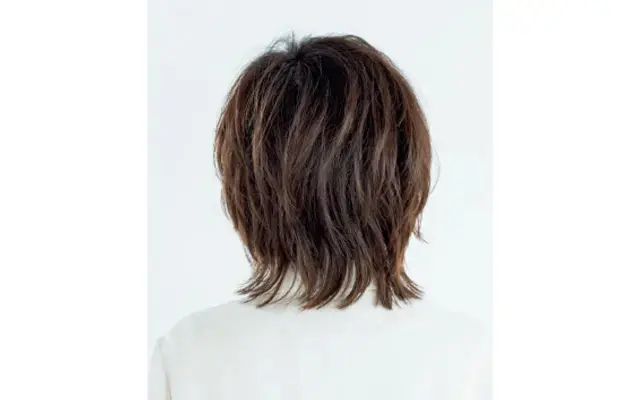 くせ&細毛はトップにレイヤーを入れ、丸みのあるフォルムに