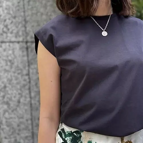 夏のおしゃれが楽しくなる！上品に映える50代の「ノースリーブ」6選_1_6