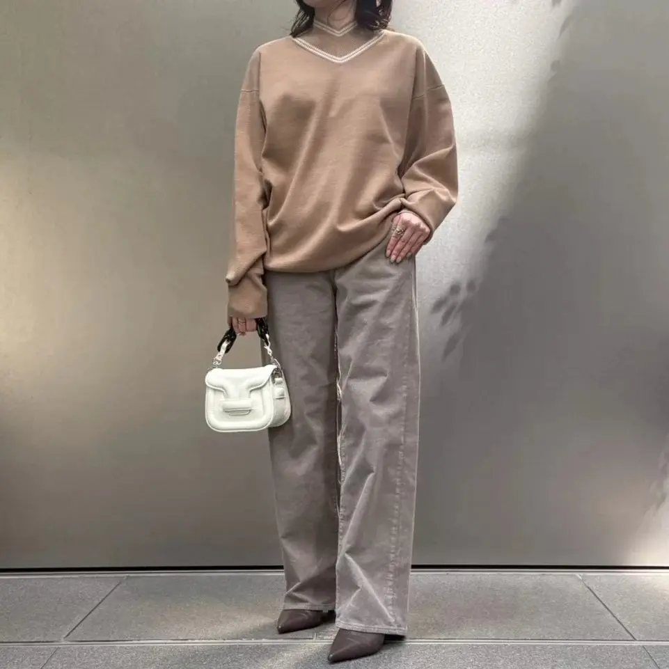 【50代パンツ】履くだけで旬の着こなしに。【レッドカード トーキョー】の「きれいめコーデュロイパンツ」_1_8