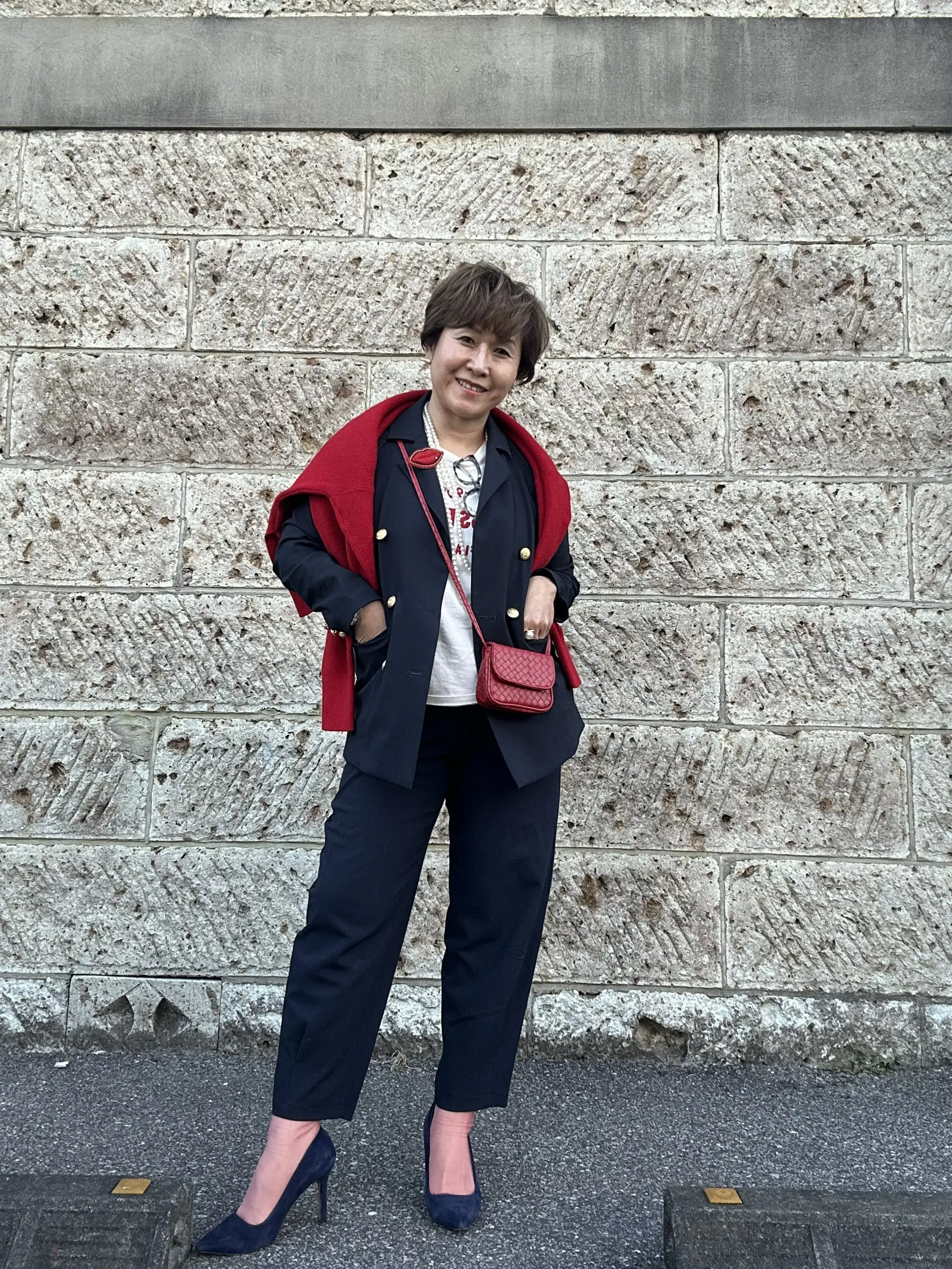 ネイビーに赤。大人は“差し色”で新年を制す_1_2