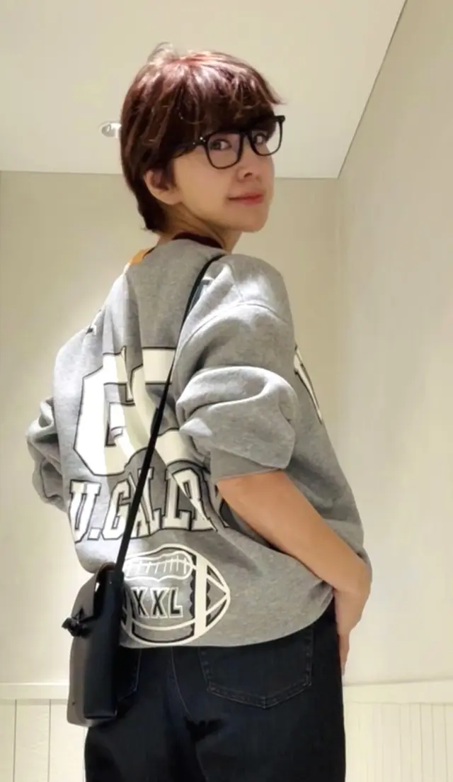 大人のおしゃれにひとさじインパクトを加えたメガネコーデ_1_6