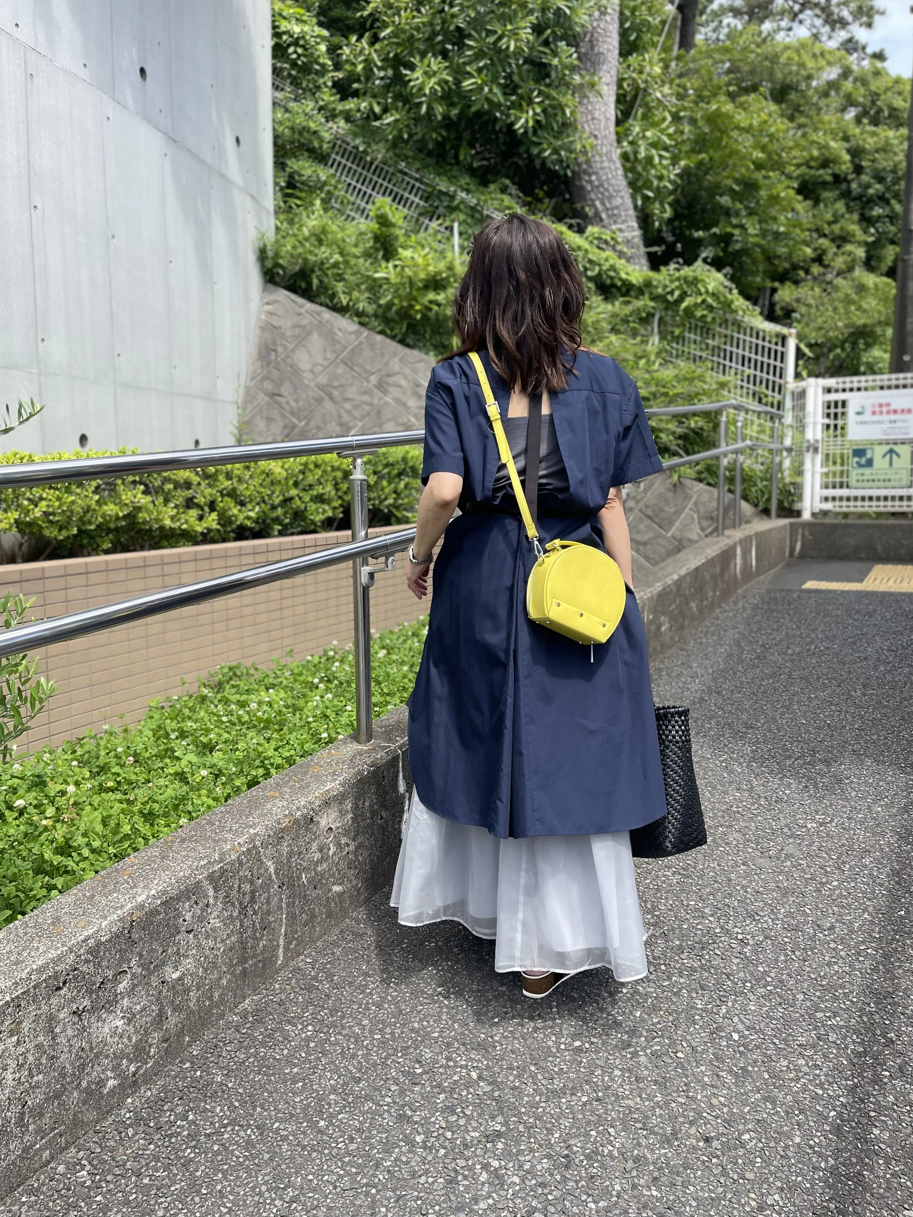 ネイビーワンピースをレイヤードして念願のコンサートへ_1_8