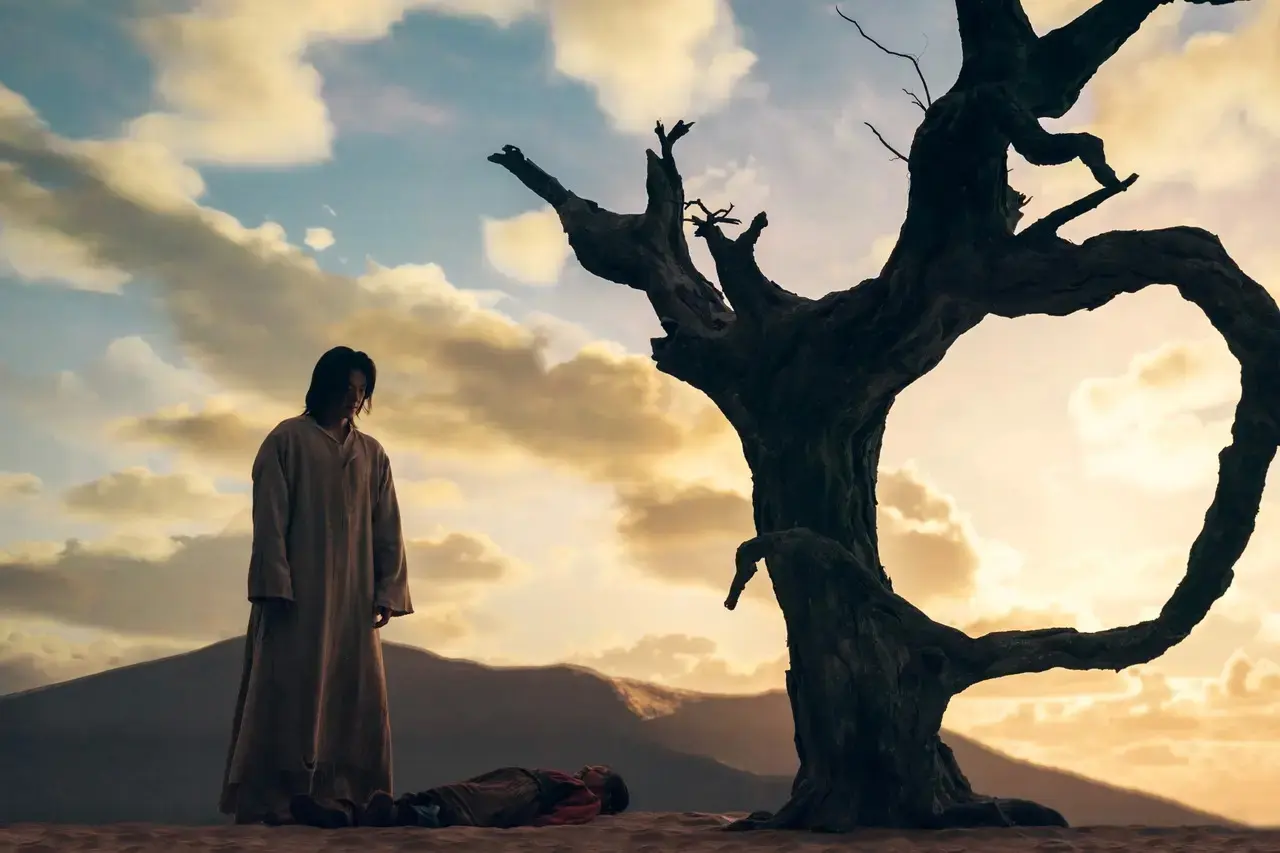 幼い頃に母に捨てられ、心を閉ざして生きるガヨン。