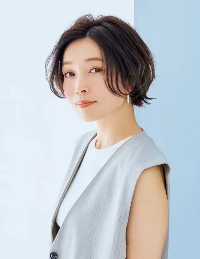 短めヘアのパーマはゆるめにかけておしゃれ印象をアップ！【50代髪型・ヘアスタイル】