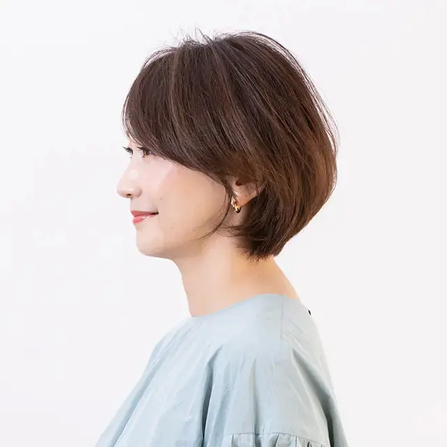 白髪カバーと華やかさが同時に手に入る、洗練ショートボブ