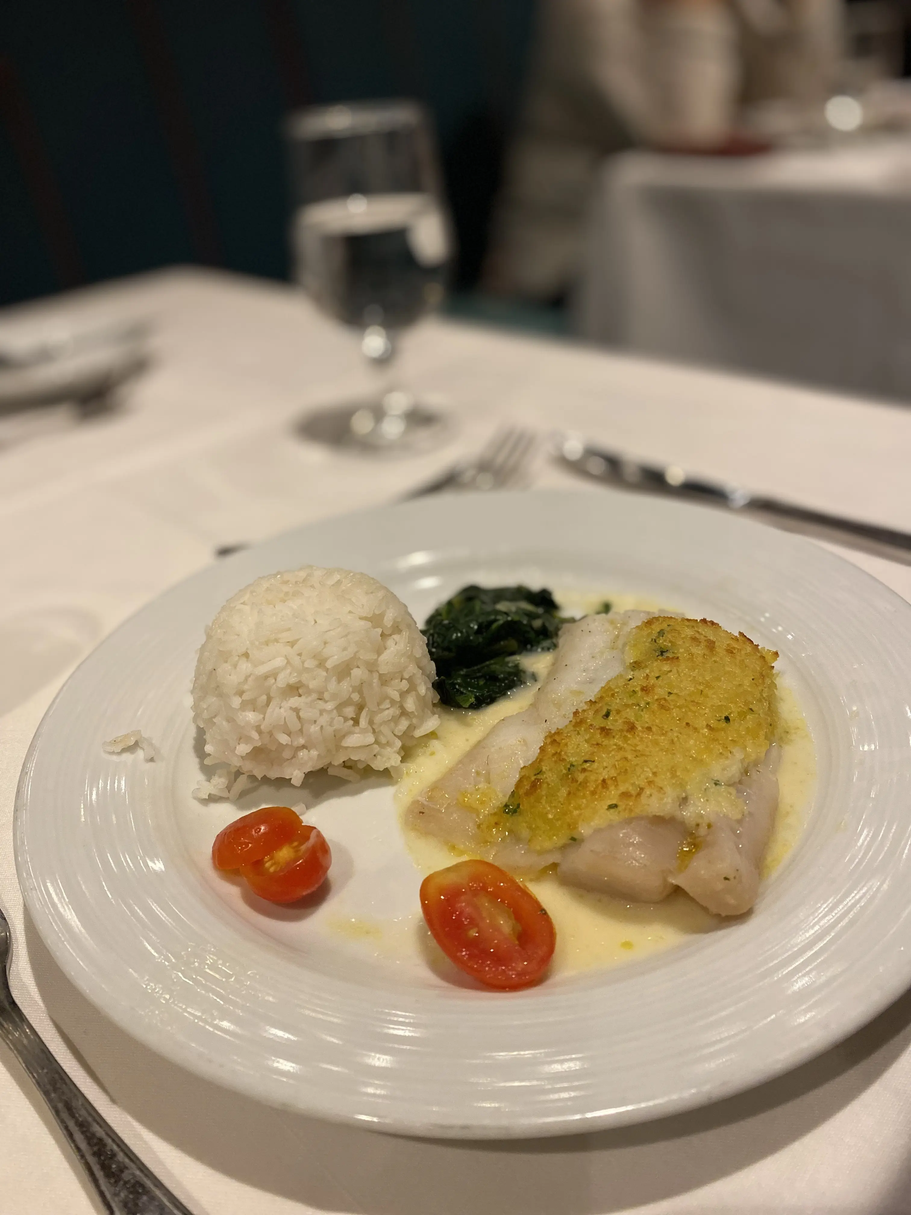 アンセムオブザシーズのレストランの魚料理