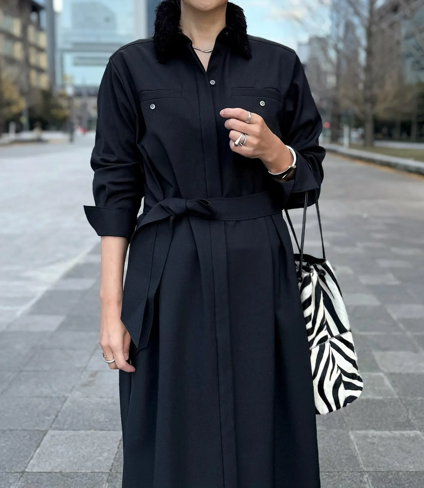 イーバイエクラ　黒ワンピース　着回し　50代ワンピースコーデ　アラフィフワンピースコーデ