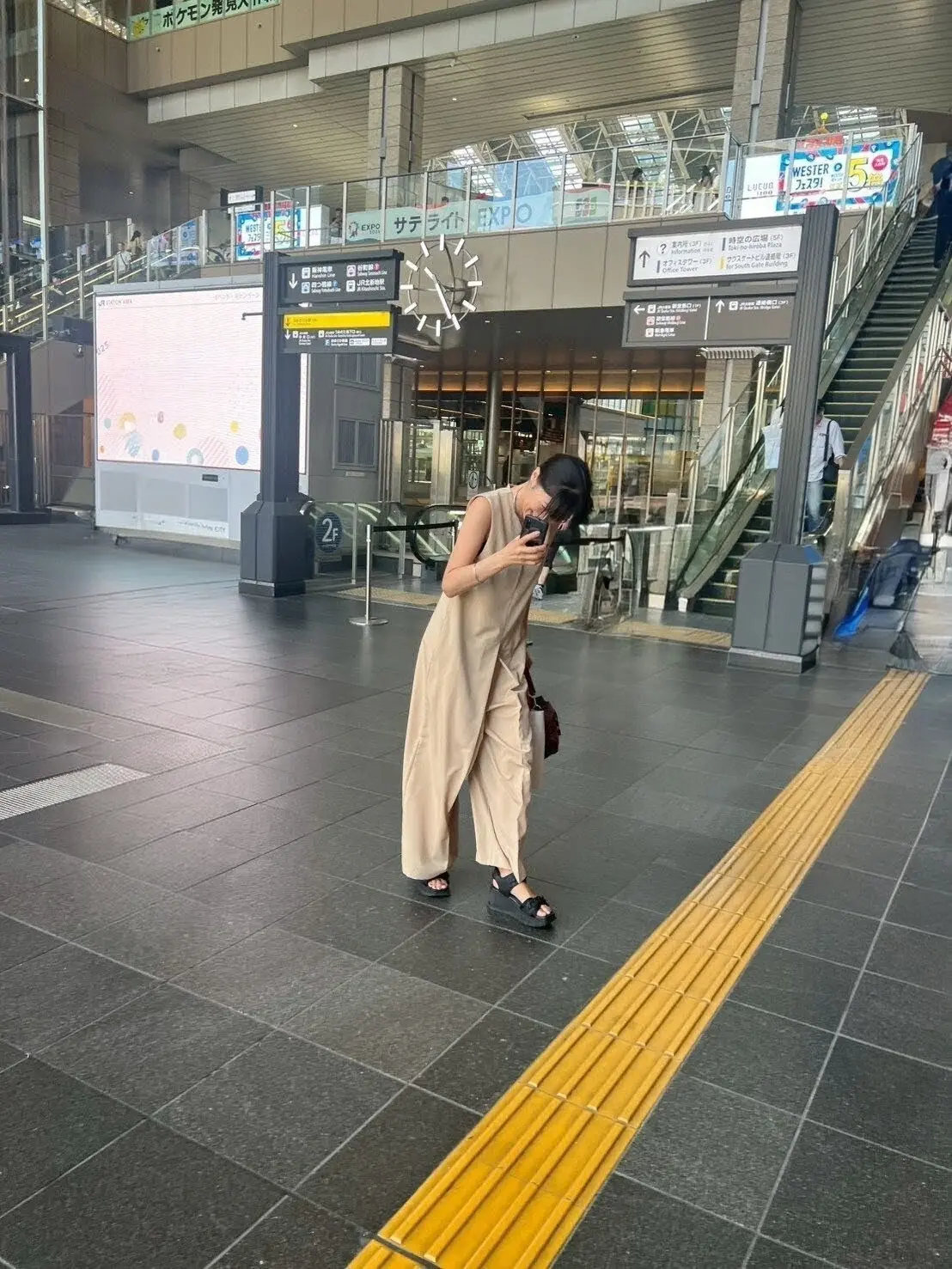 1年ぶりの大阪デート♡はベージュのオールインワンコーデで_1_3