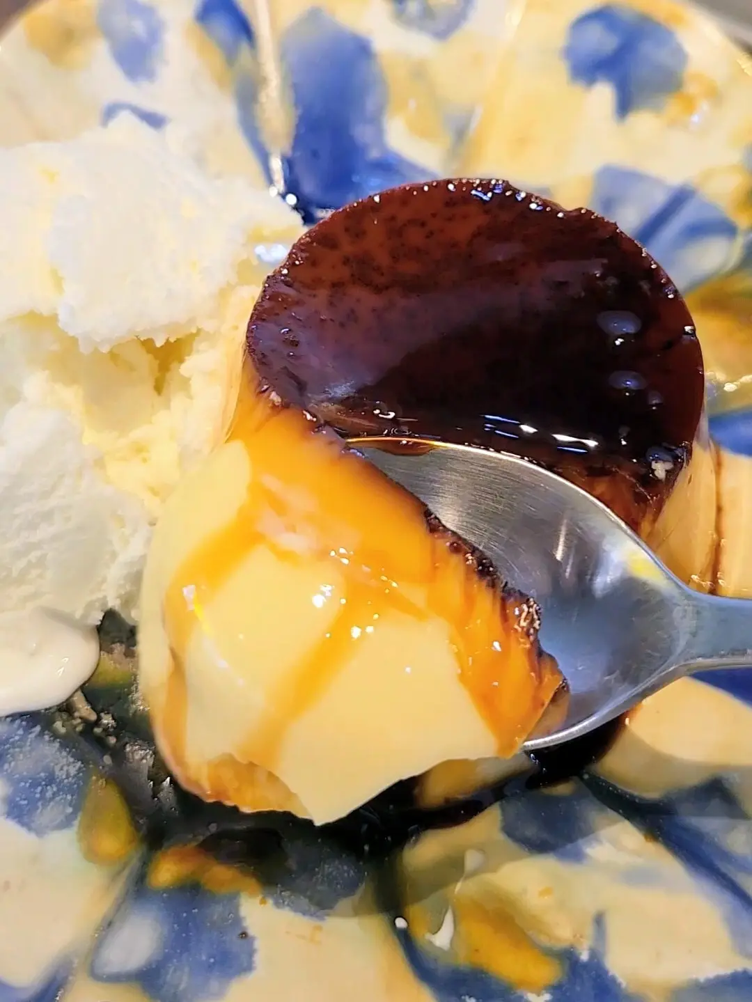 硬めプリン、コーヒー、レモネード、カフェ、リノベーションカフェ、神田神保町、神田小川町、優美堂、喫茶店、レトロカフェ、炬燵席、アート