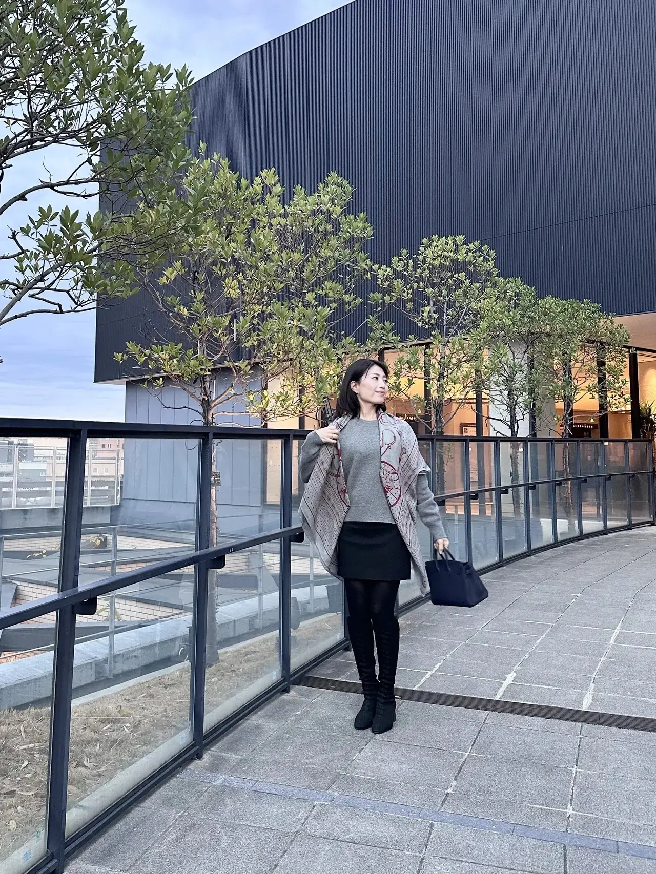 冬のおしゃれを楽しむ必須アイテム！マフラー＆バンダナで大人きれいめコーデ【チームJマダムブログ人気記事週間ランキングTOP10】_1_7-1