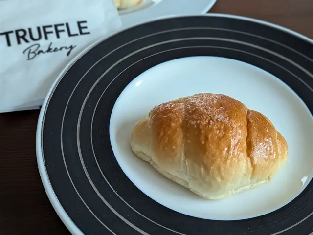 「TRUFFLE Bakery」ボールパーク店　北海道限定白トリュフの塩パン