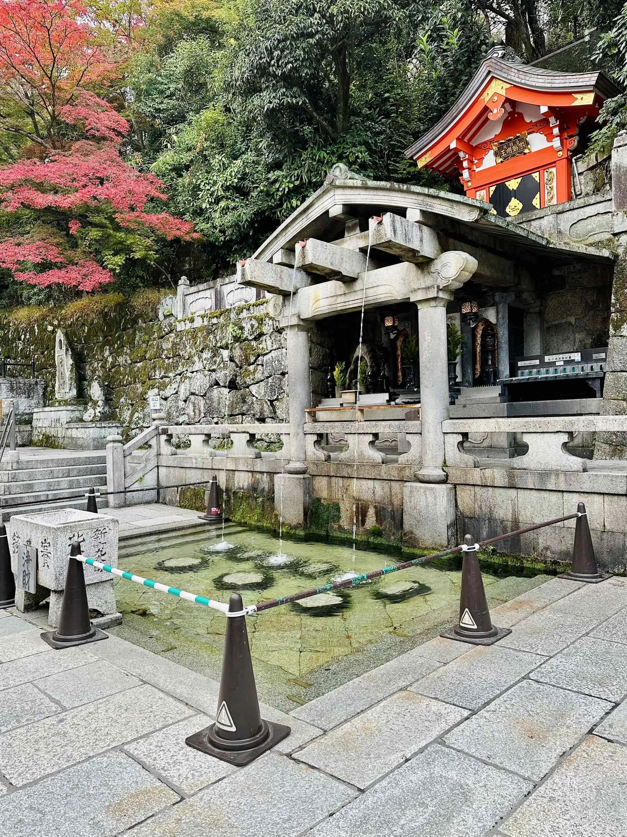 京都「清水寺」音羽の滝