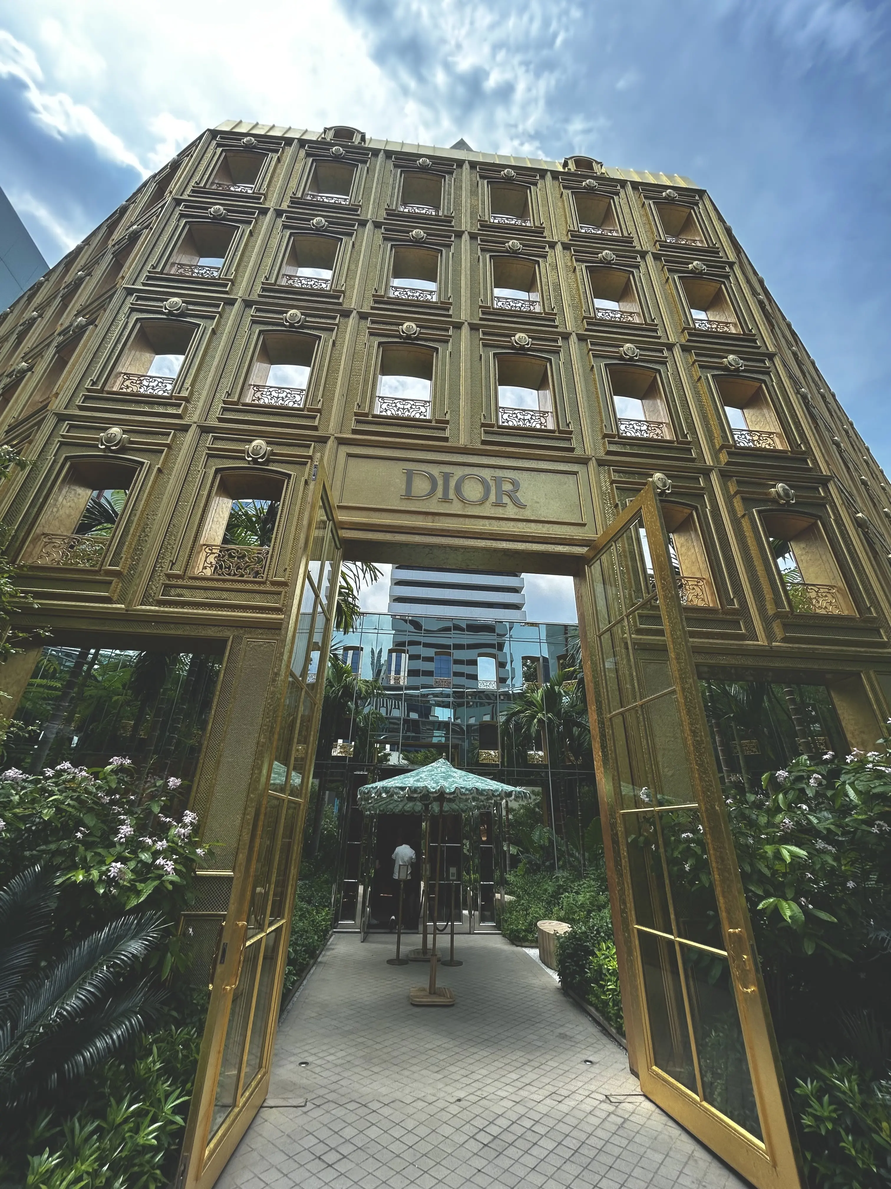 Dior Gold House Bangkok ディオール・ゴールド・ハウス バンコク