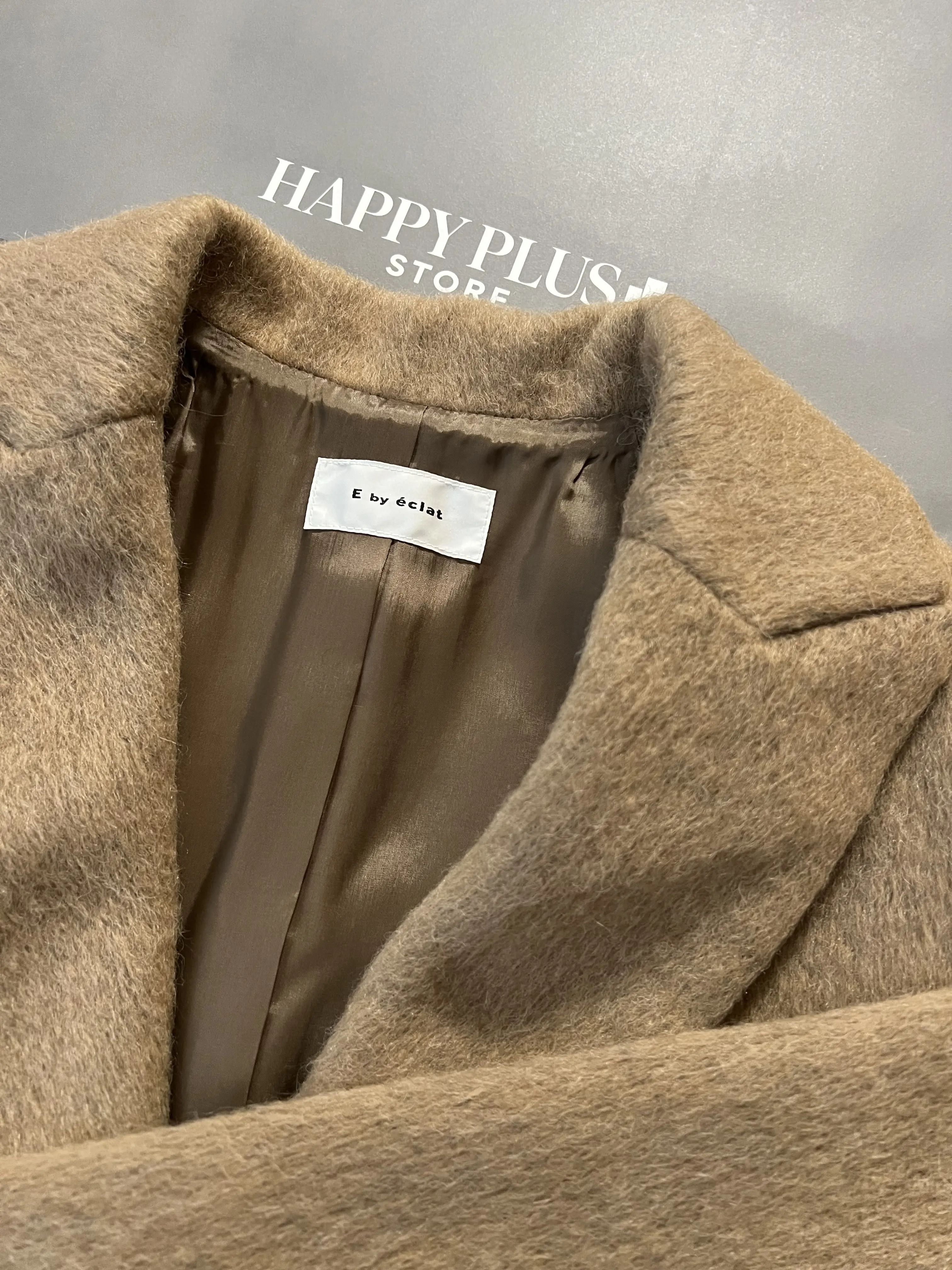 シャギー素材が女性らしい