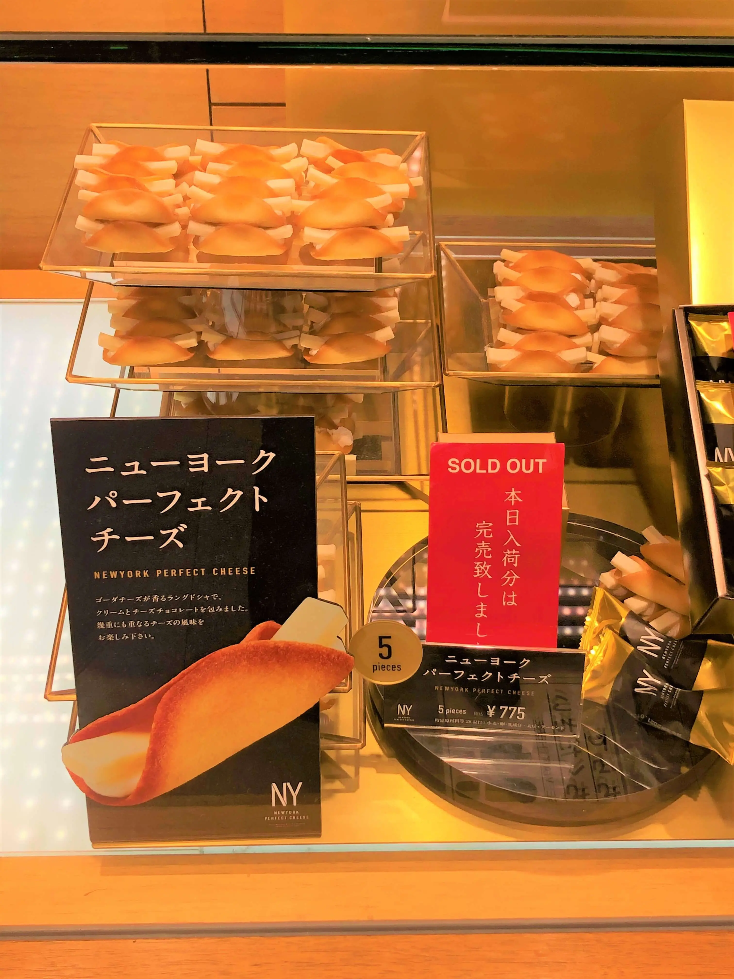 行列の大人気店「ニューヨークパーフェクトチーズ」の一番人気のラングドシャスイーツ。完売。