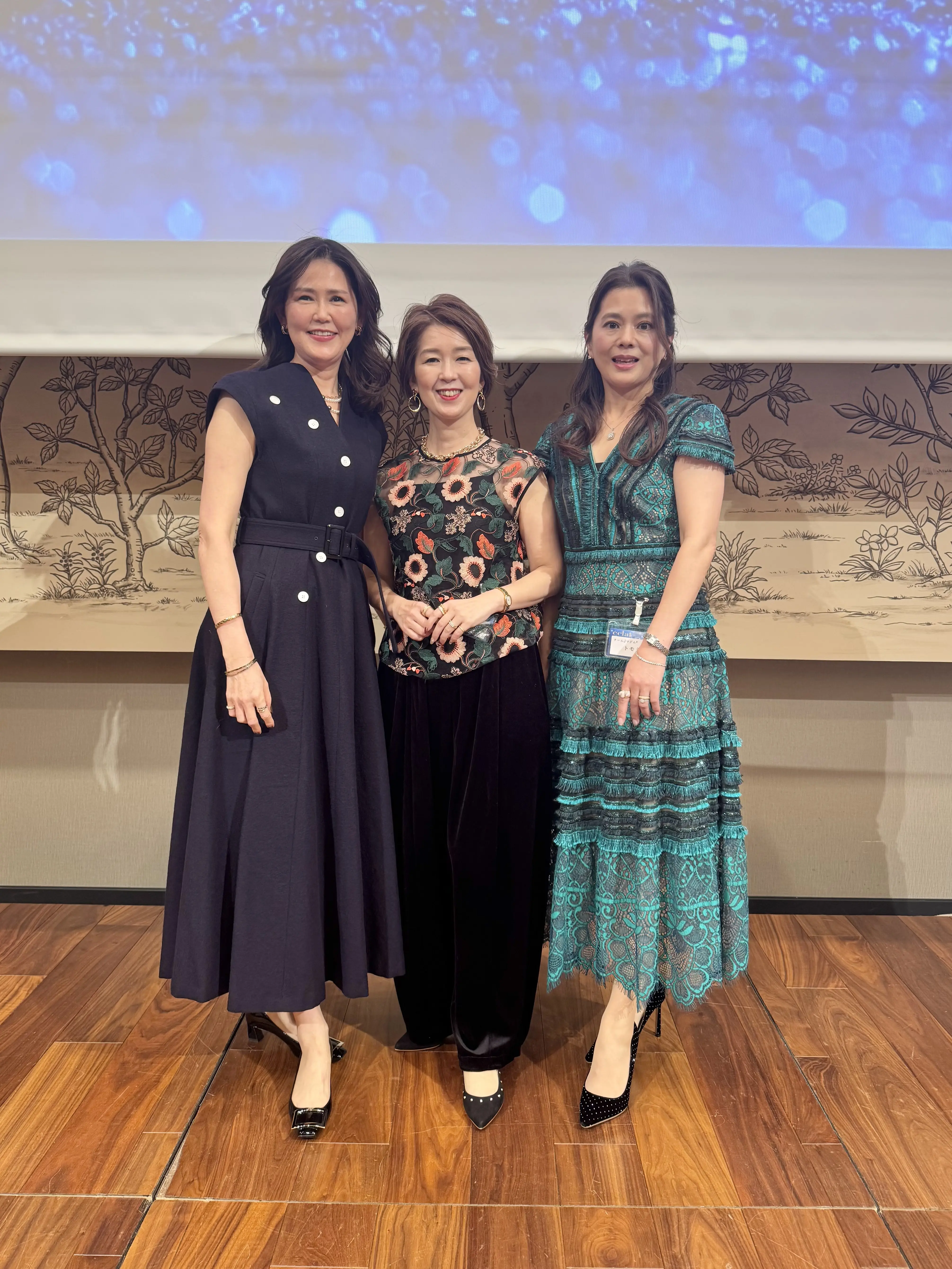 黒×刺繍ブラウスで éclat主催のパーティ「ソワレ・ドゥ・エクラ」へ_1_9-2