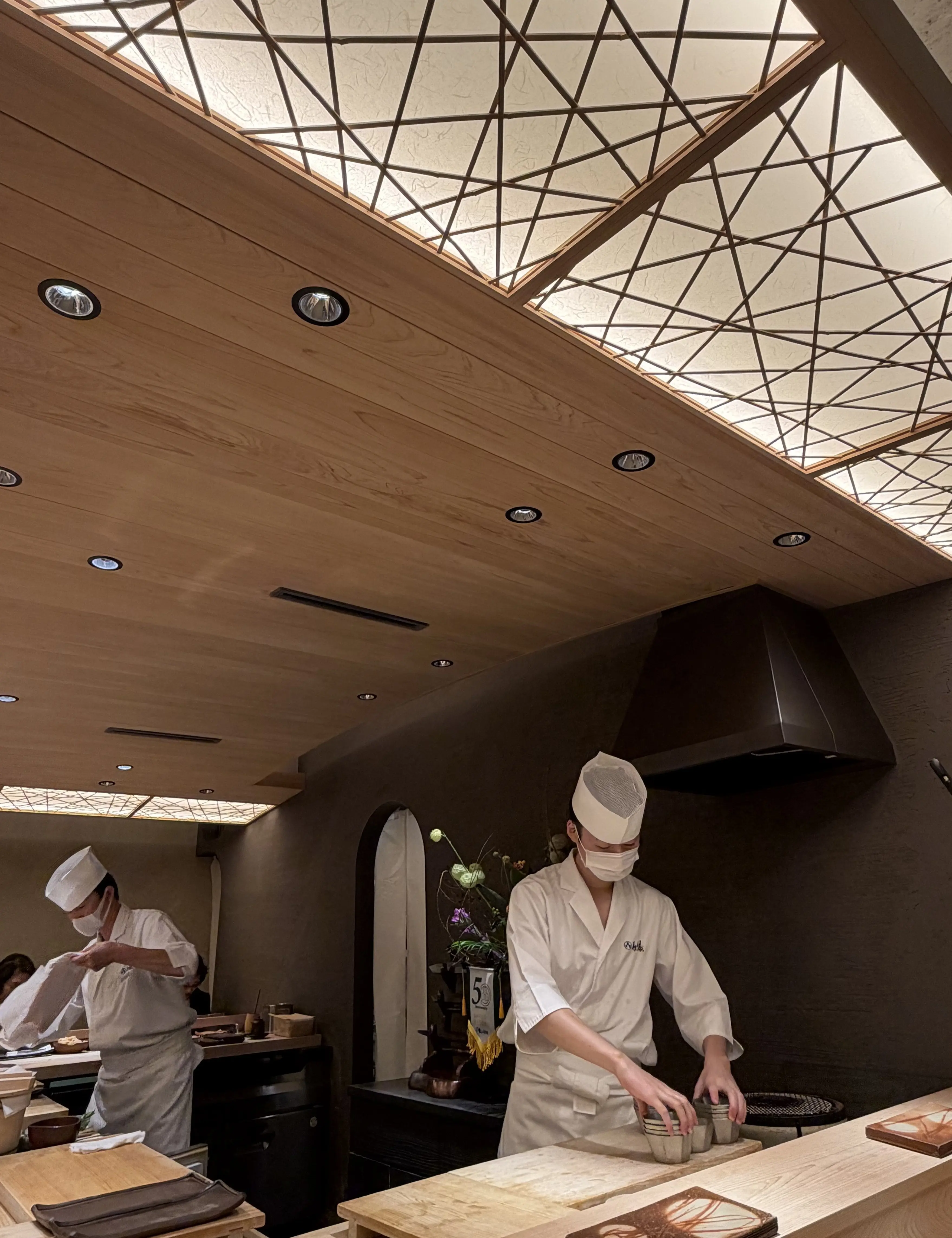 職人技が目の前で見られるのはカウンターならでは