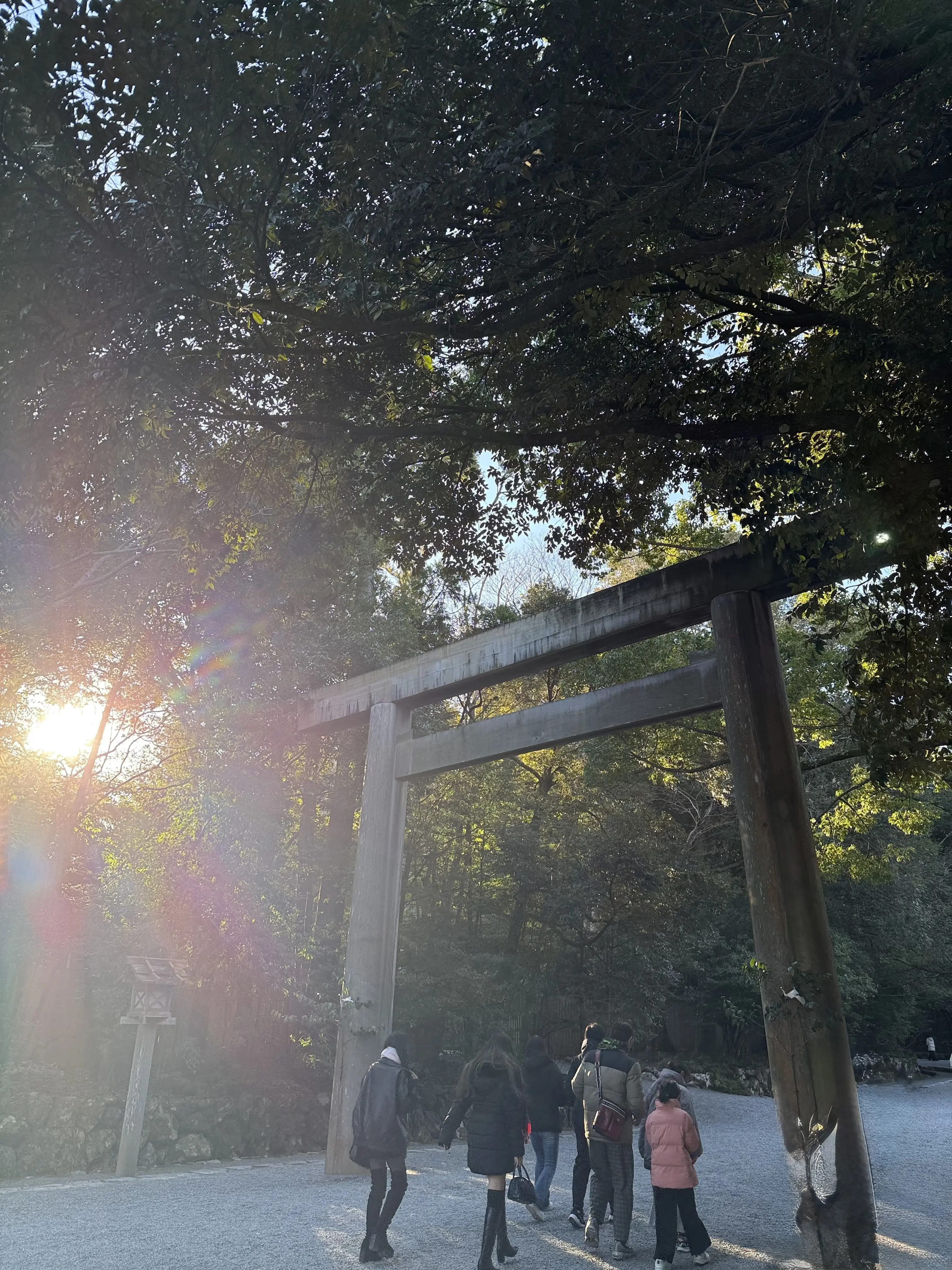 伊勢神宮　初詣　早朝初詣　午年　神馬　三重県　初日の出　ご来光　朝日　五十鈴川　荒祭宮　おかげ横丁　赤福　赤福本店　赤福餅　二見興玉神社　外宮　　内宮　夫婦岩　二見興玉神社　おみくじ　大吉　2026年　日の出