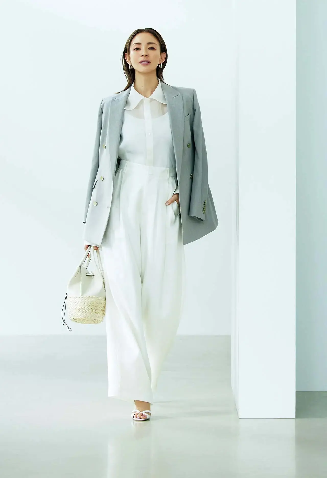 【50代の品格グレーコーデ8選】スタイリスト 福田亜矢子が提案!グレーを上品に鮮度高く着こなす配色ルールとは?