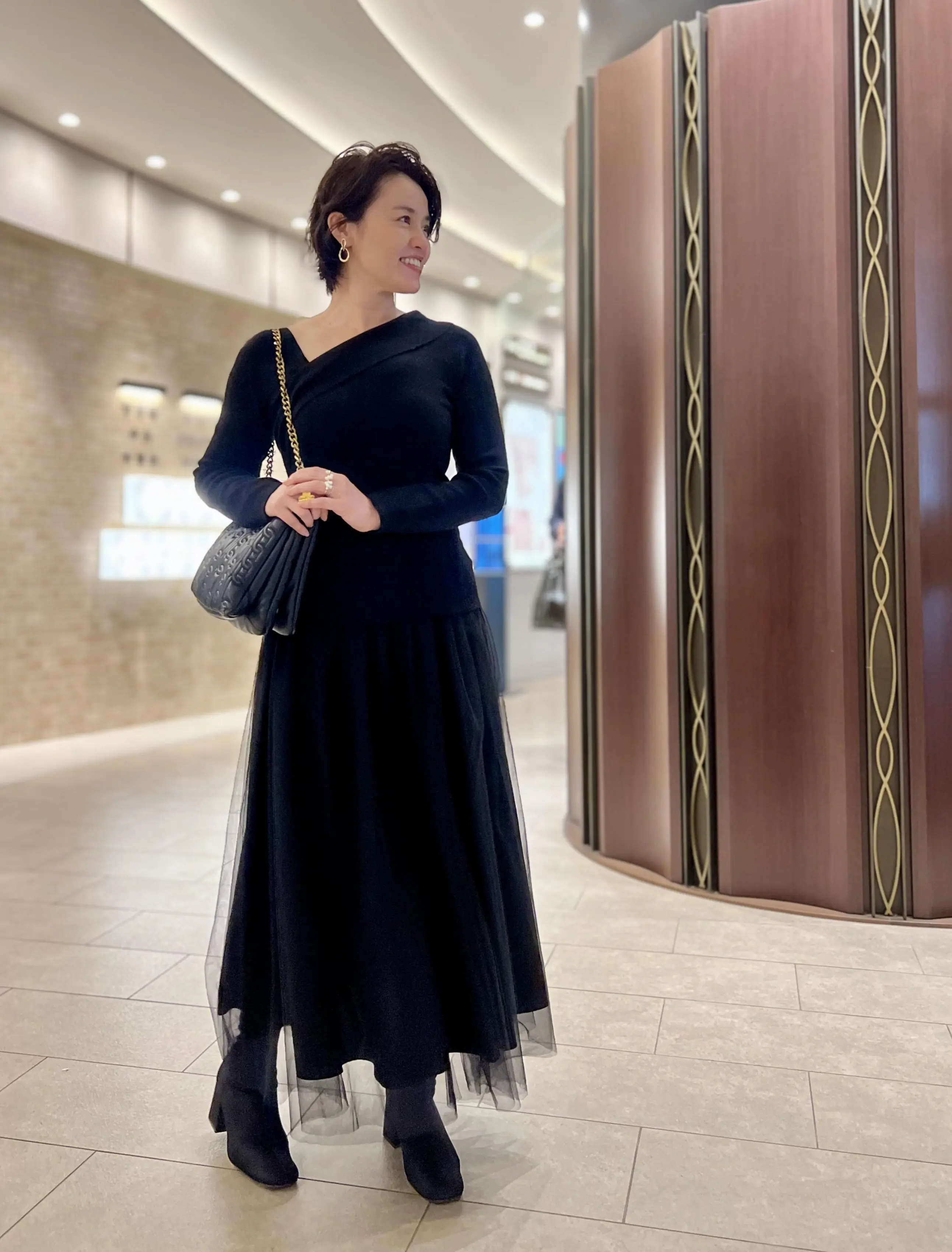 エクラ 華組　水口宜子さん　黒スカートコーデ　全身コーデ　エクラプレミアム