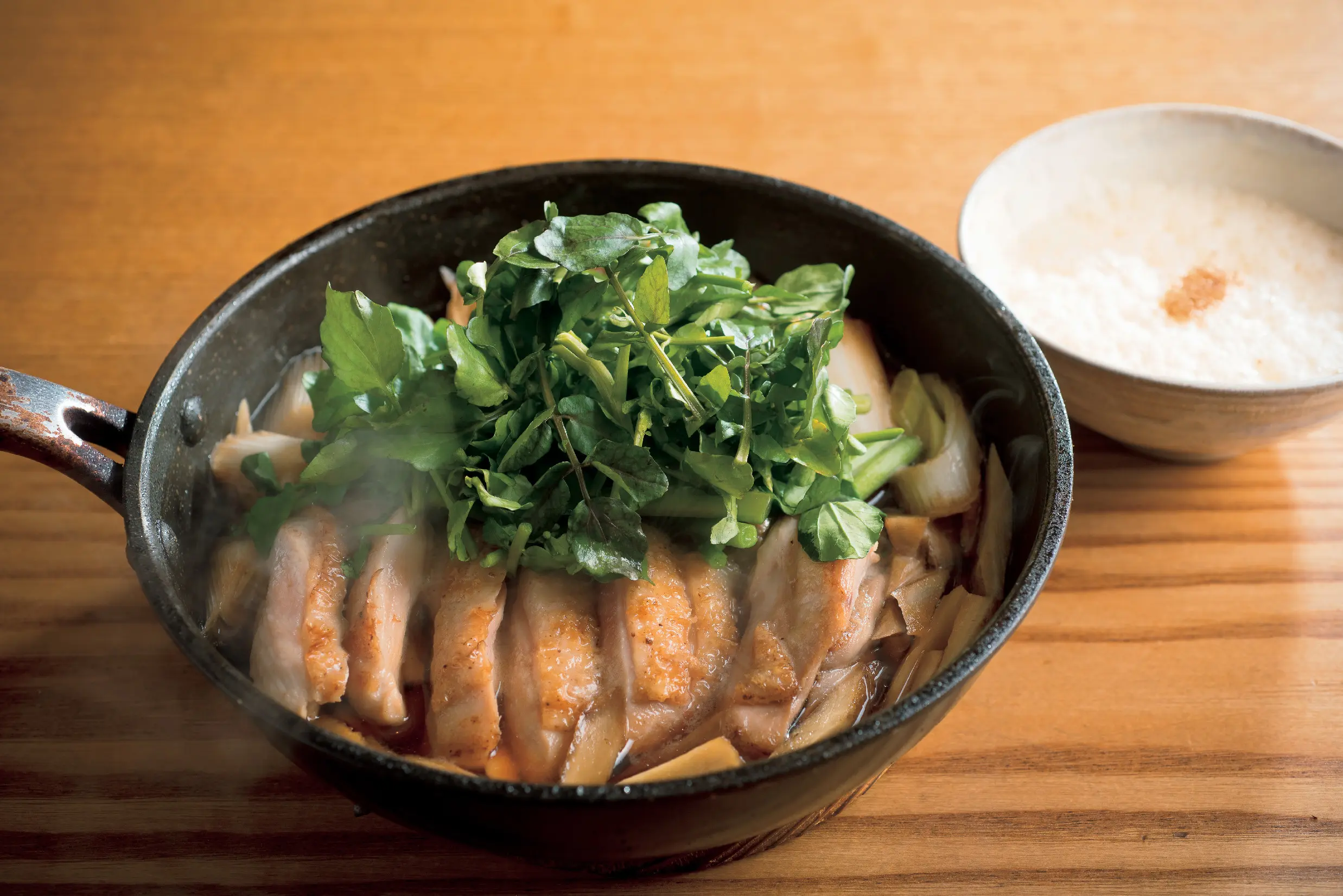 渋谷『高太郎』店主 林 高太郎の鶏肉とクレソンのすき焼き風鍋レシピ