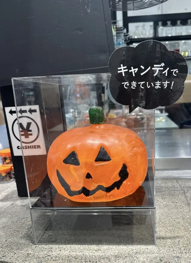 ユニークなハロウィンキャンディーがあるショップへ。_1_2