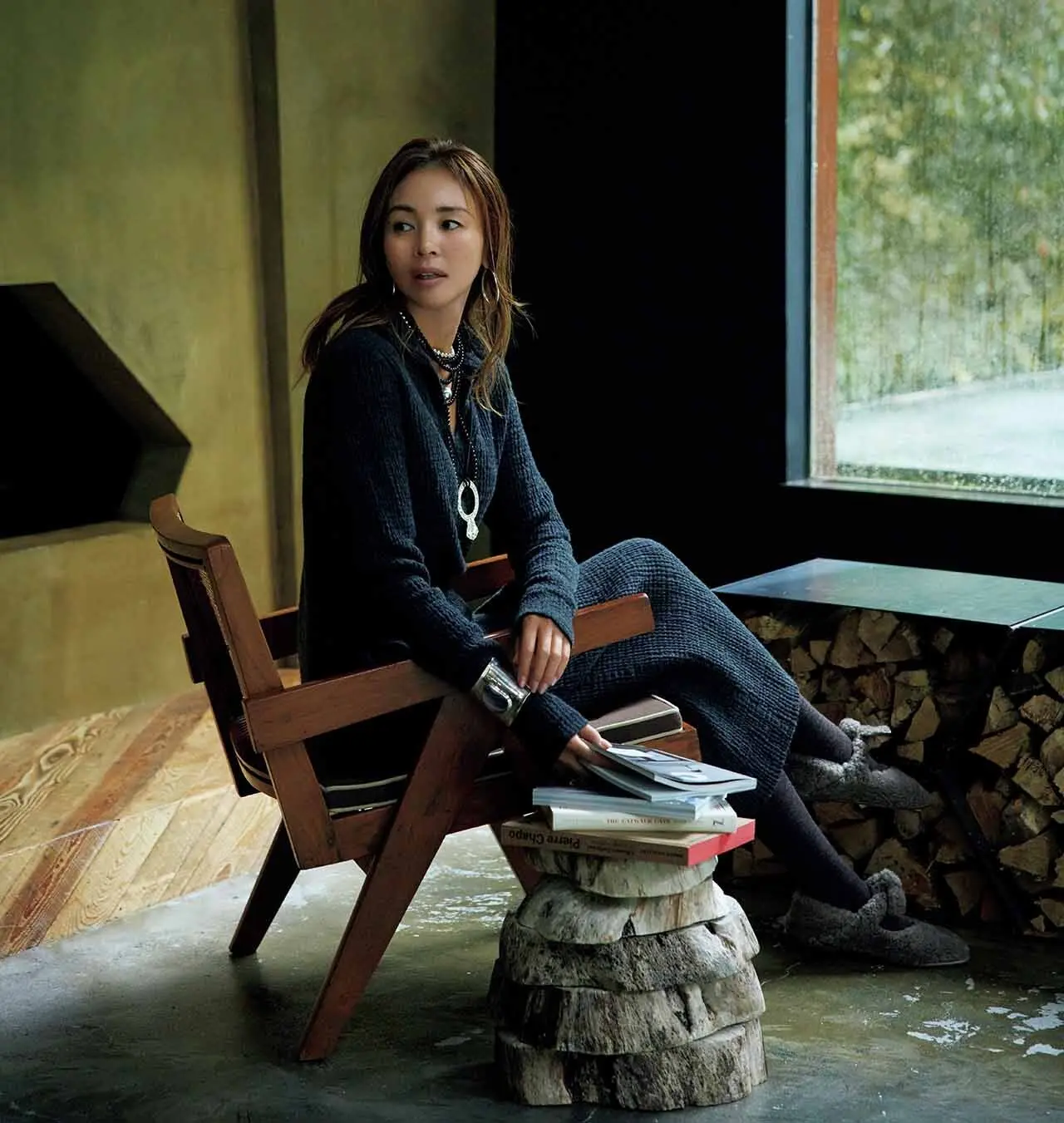 週末はいつものジュエリーをはずし、大ぶりなアクセサリーを 重ねてみる。