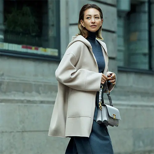 MaxMara（定価10万超）☆黒ミドル丈コート専用のハンガーとお渡しします