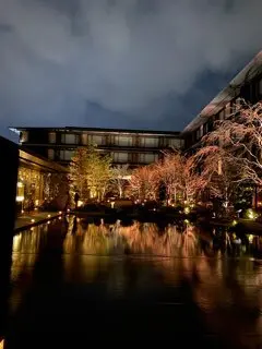 ホテルザ三井京都の中庭の夜景