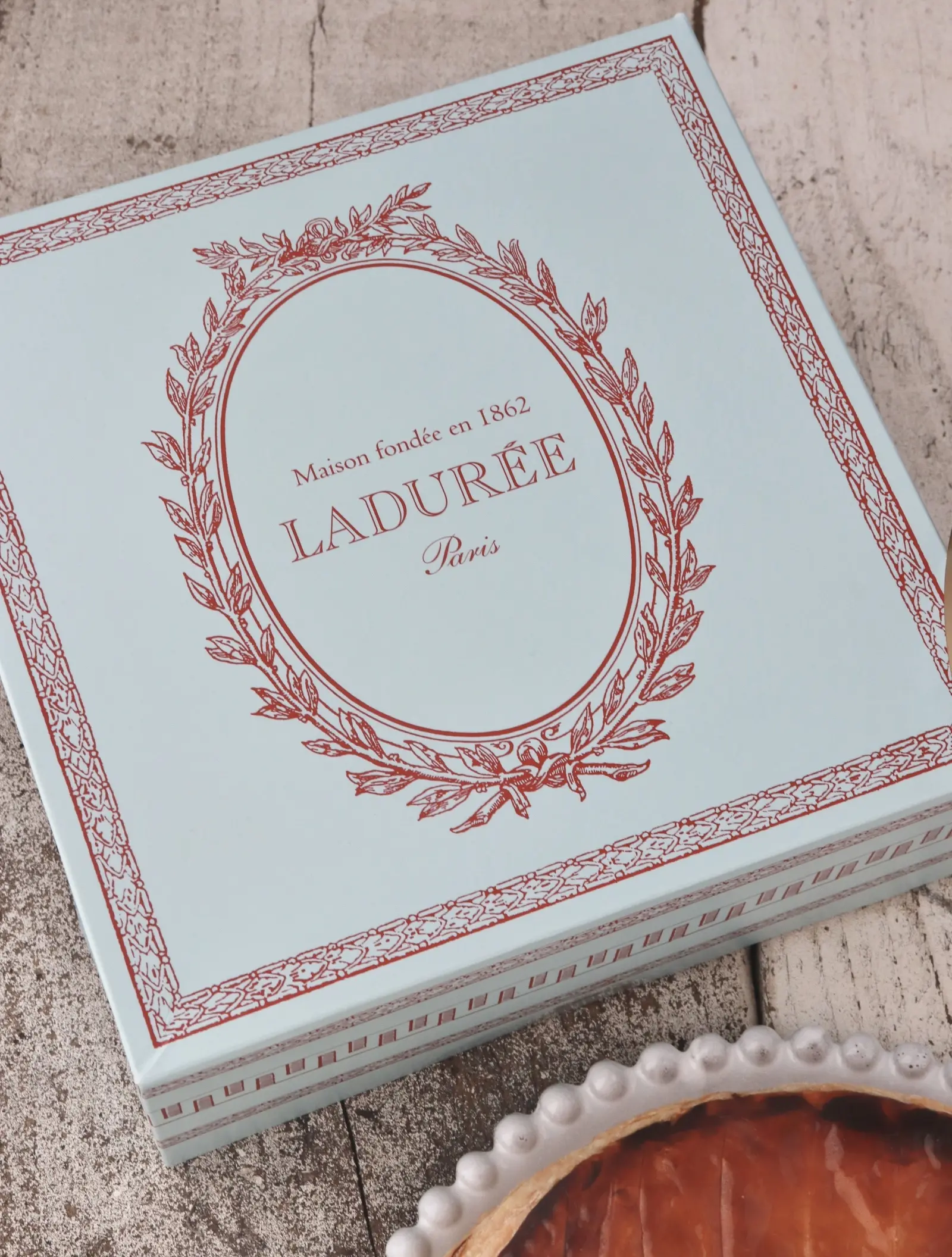 Ladurée（ラデュレ）　三越銀座　ガレット・デ・ロワ