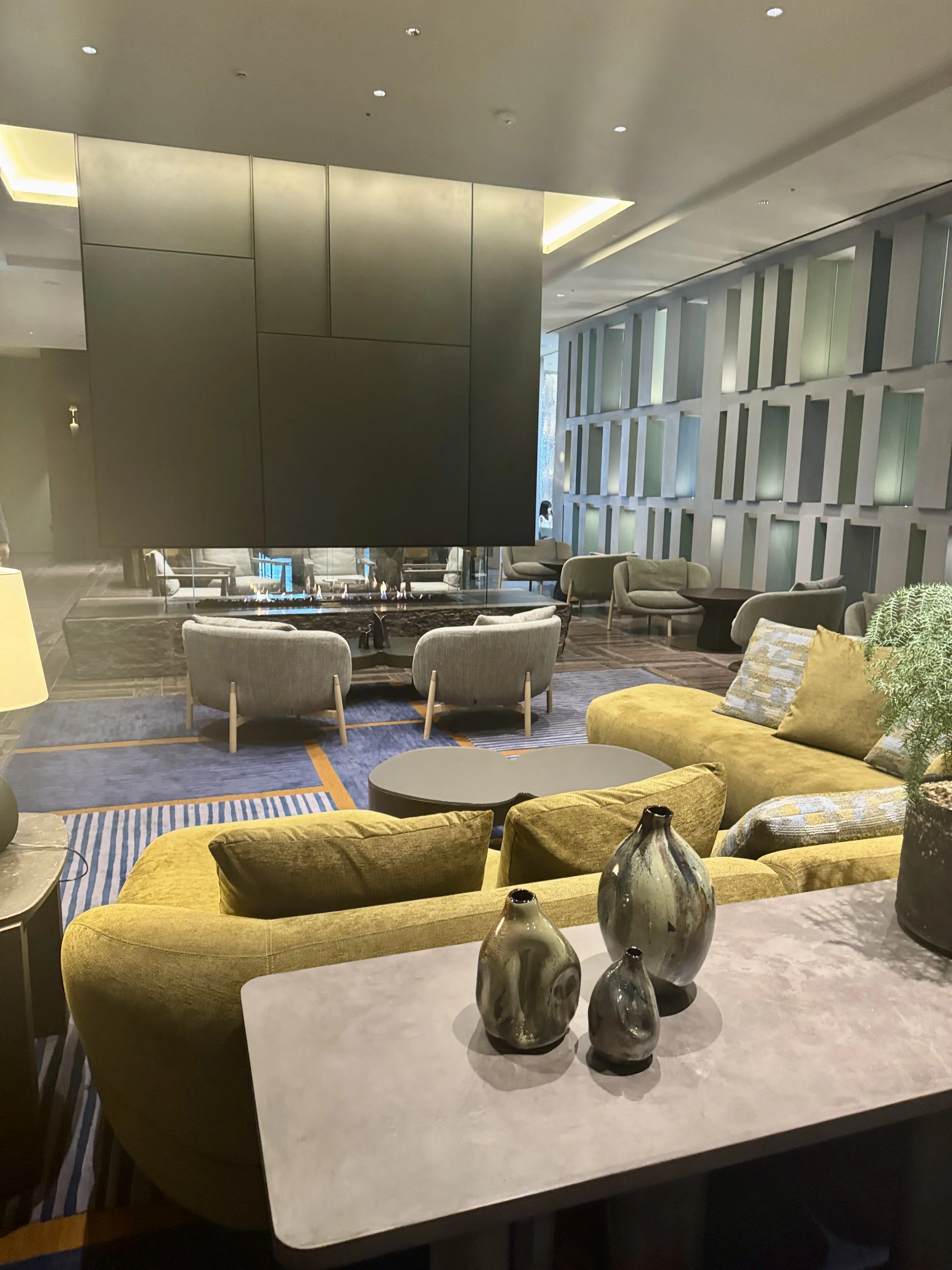 一枚で”華リュクス”なブラウスでホテルステイ✨_1_4