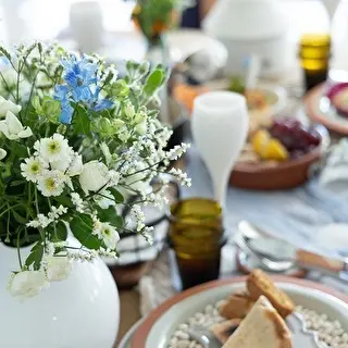 白とブルー系のお花で爽やかに！