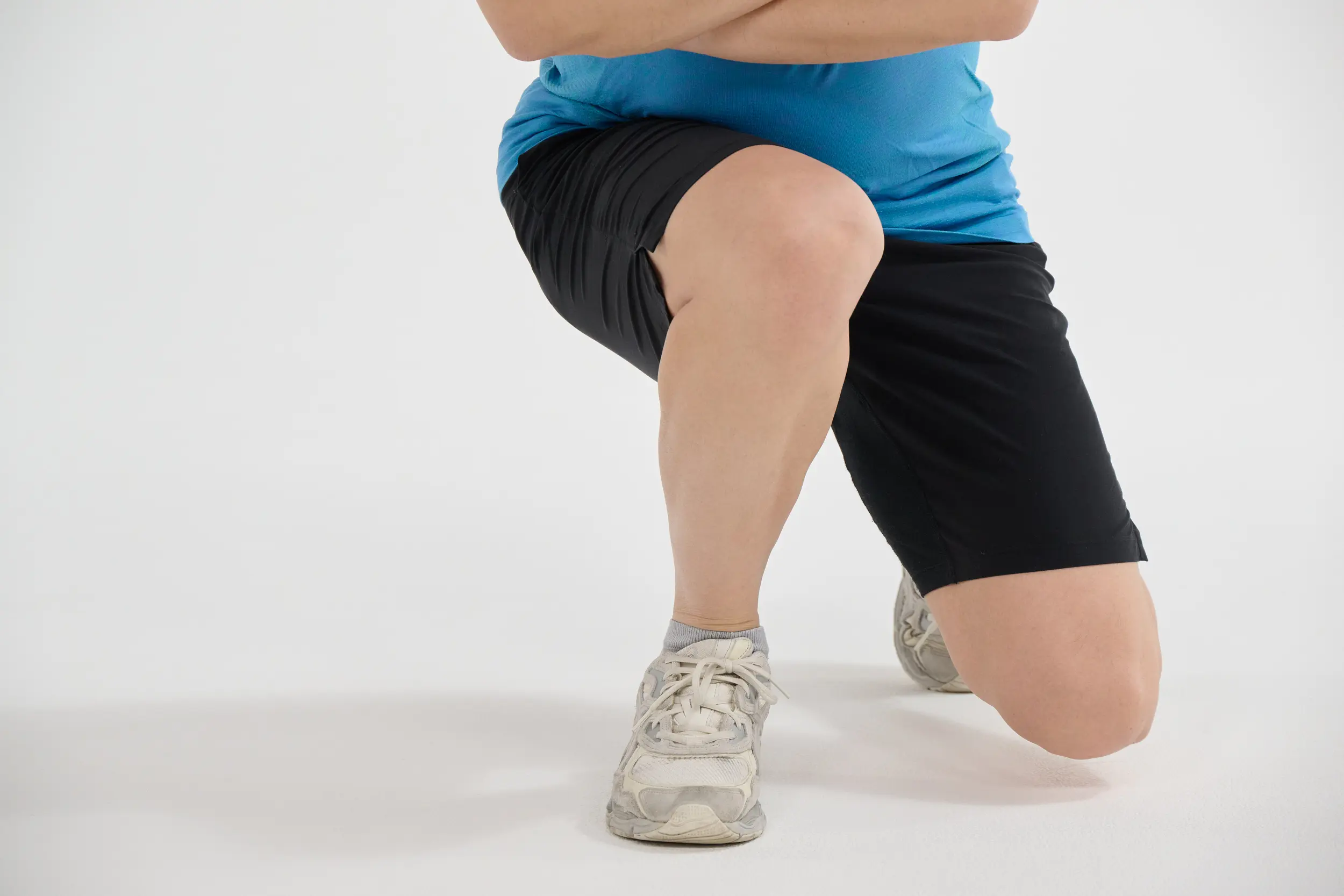 使われにくい下半身の裏側の筋肉を鍛える 椅子を使ったランジ　NG例