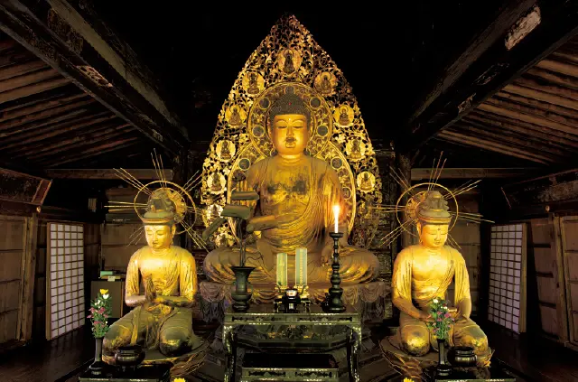 京都の皇室ゆかりの社寺　三千院の往生極楽院の阿弥陀三尊像（国宝）