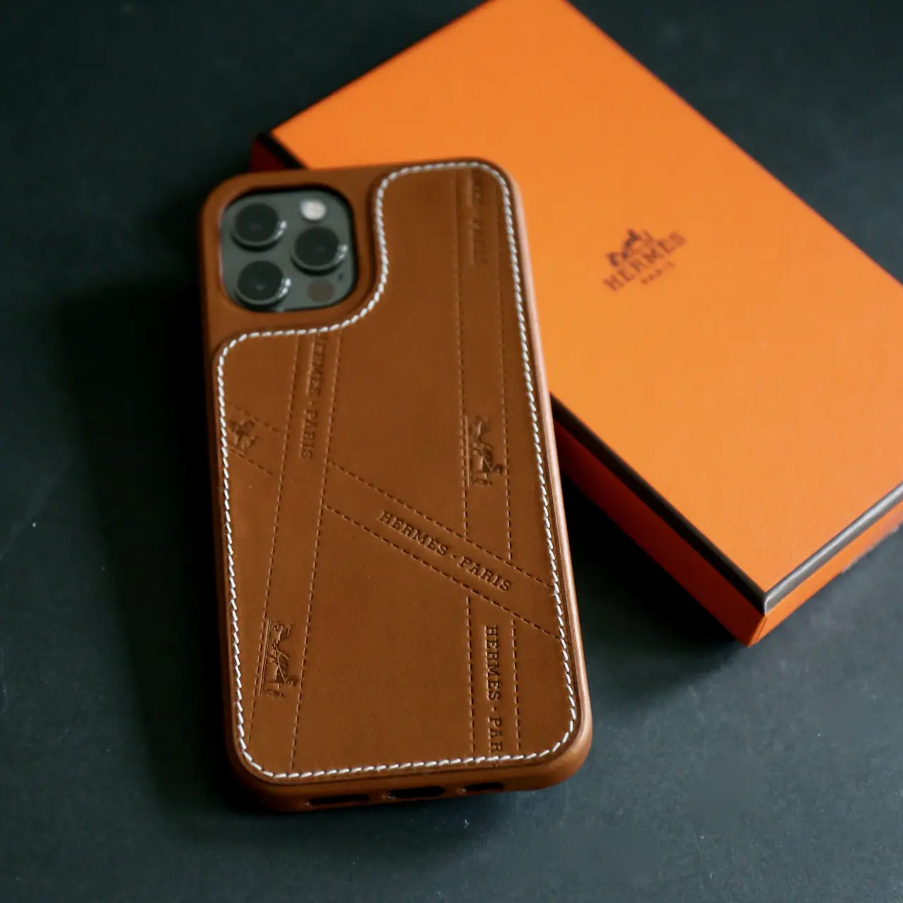 珍しい 【】エルメス iPhone12/12pro HERMES ケース レザー