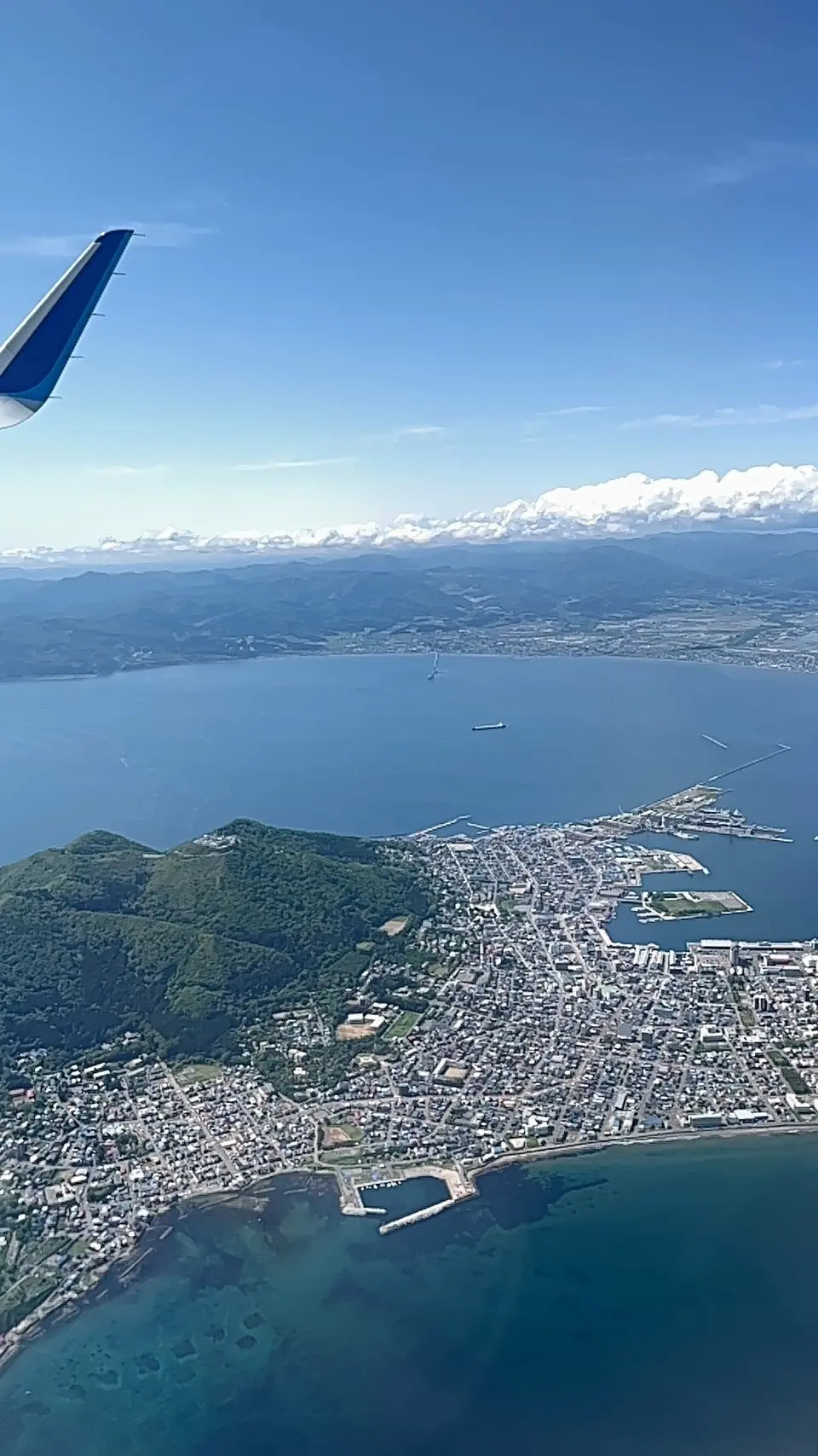帰路の飛行機から撮影した函館の風景。さよならべいべ！