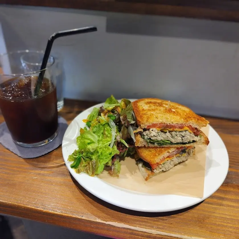 中之島　GURFA 鯖メルトとフレッシュトマトのサンド