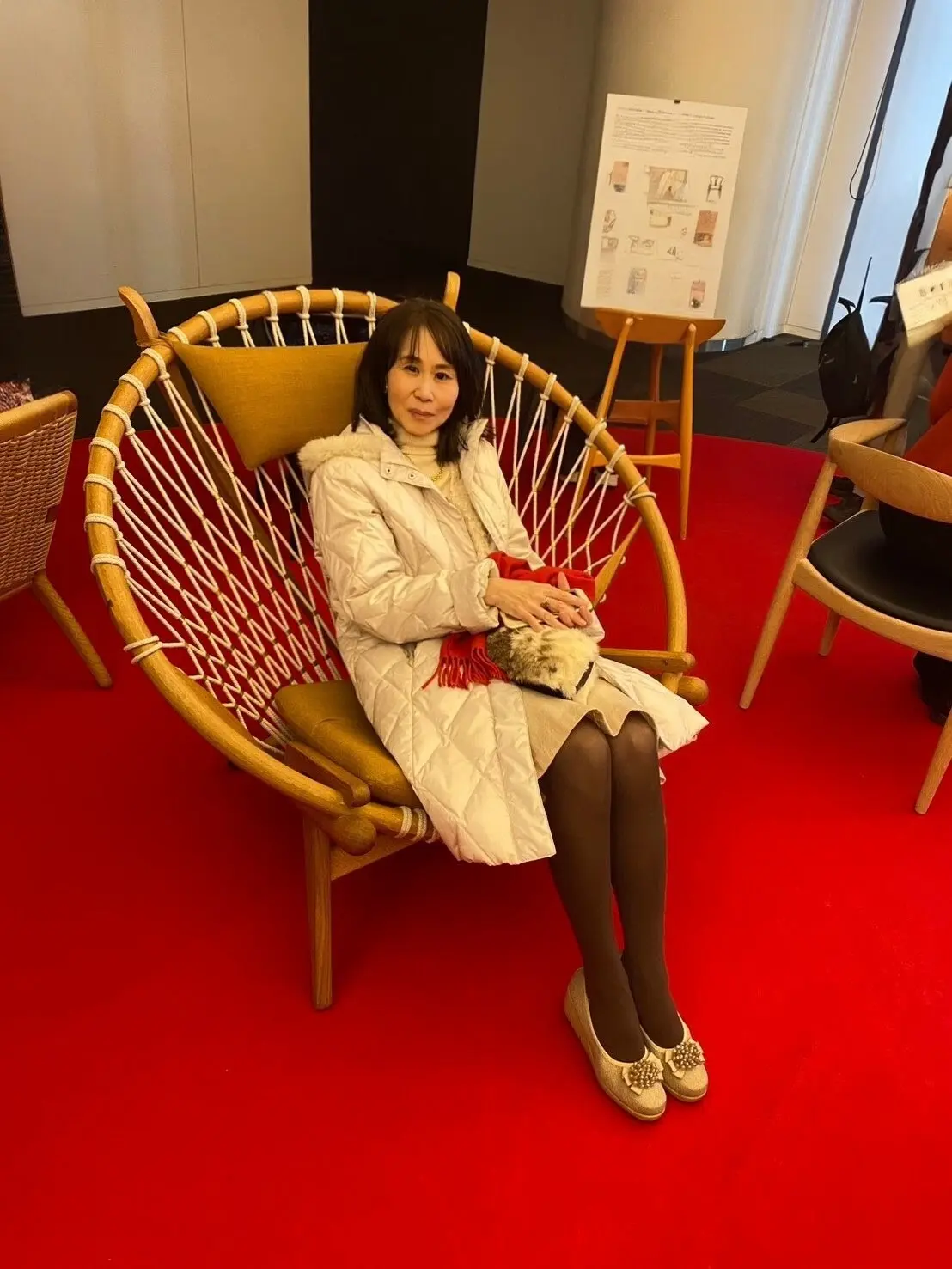 最後には実際に体感できるコーナーも！友人と一緒にいろいろ試して楽しみました。サークルチェアは包まれるような座り心地♪