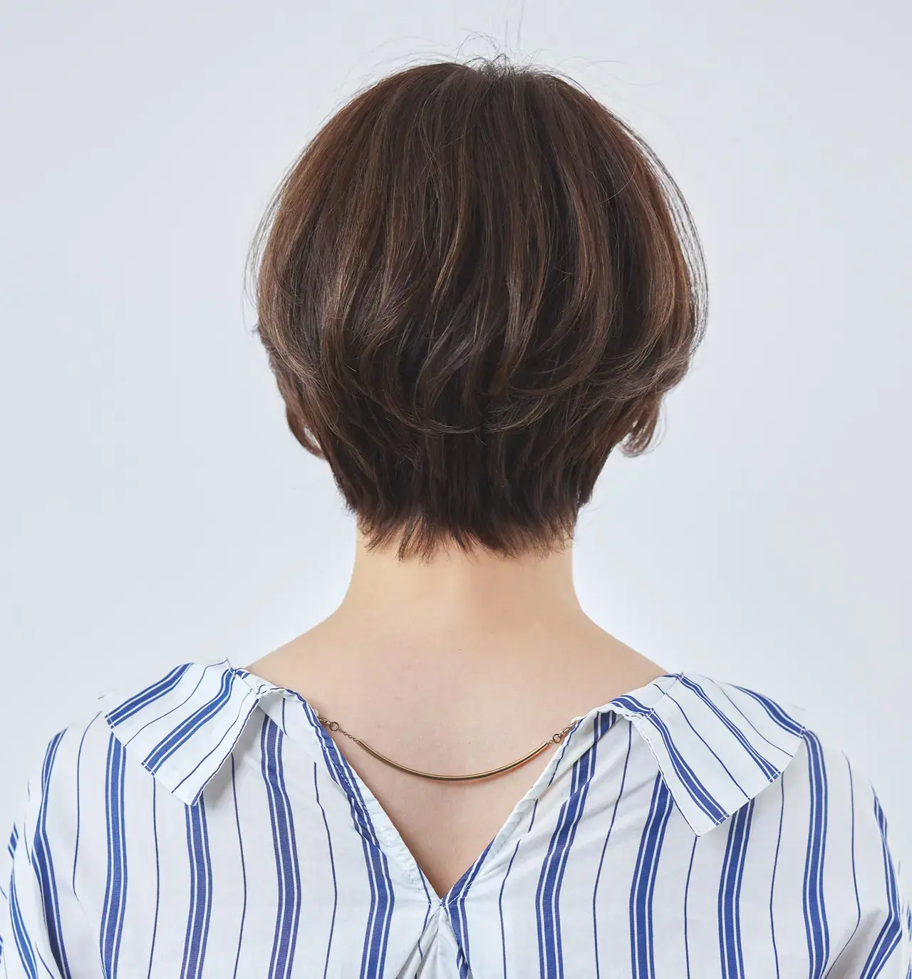 50代の髪色が見違える！パーマやカラー歴を活かせる“寒色”カラーが主役の丸みボブ【50代髪型・ヘアスタイル】