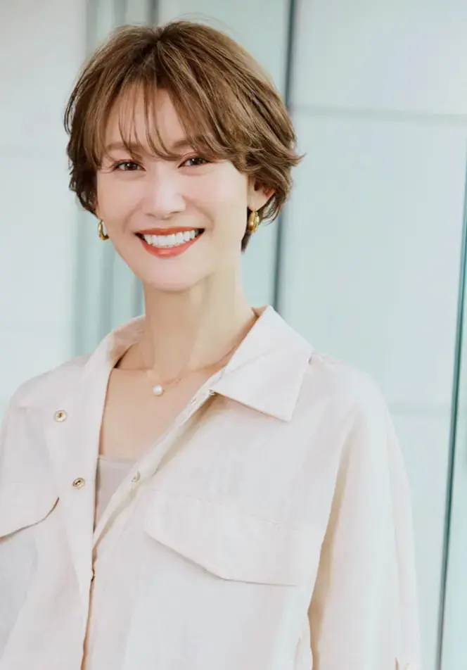 進化系マッシュショートでエレガントさもおしゃれも手に入れる【40代・50代髪型】