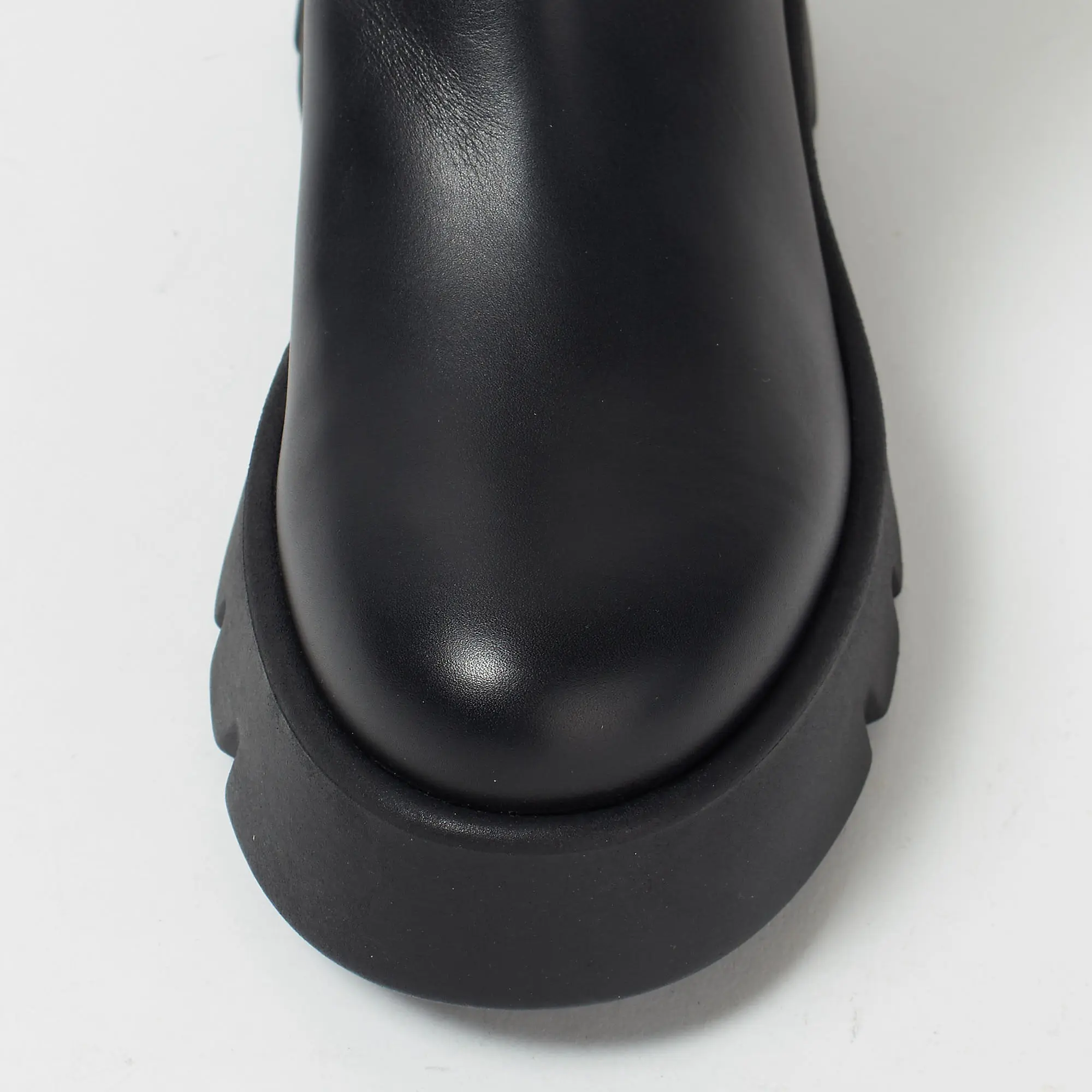 軽量でほっそり見えもかなう大人の快適ブーツ「Gianvito Rossi」のコンバットブーツ_1_3