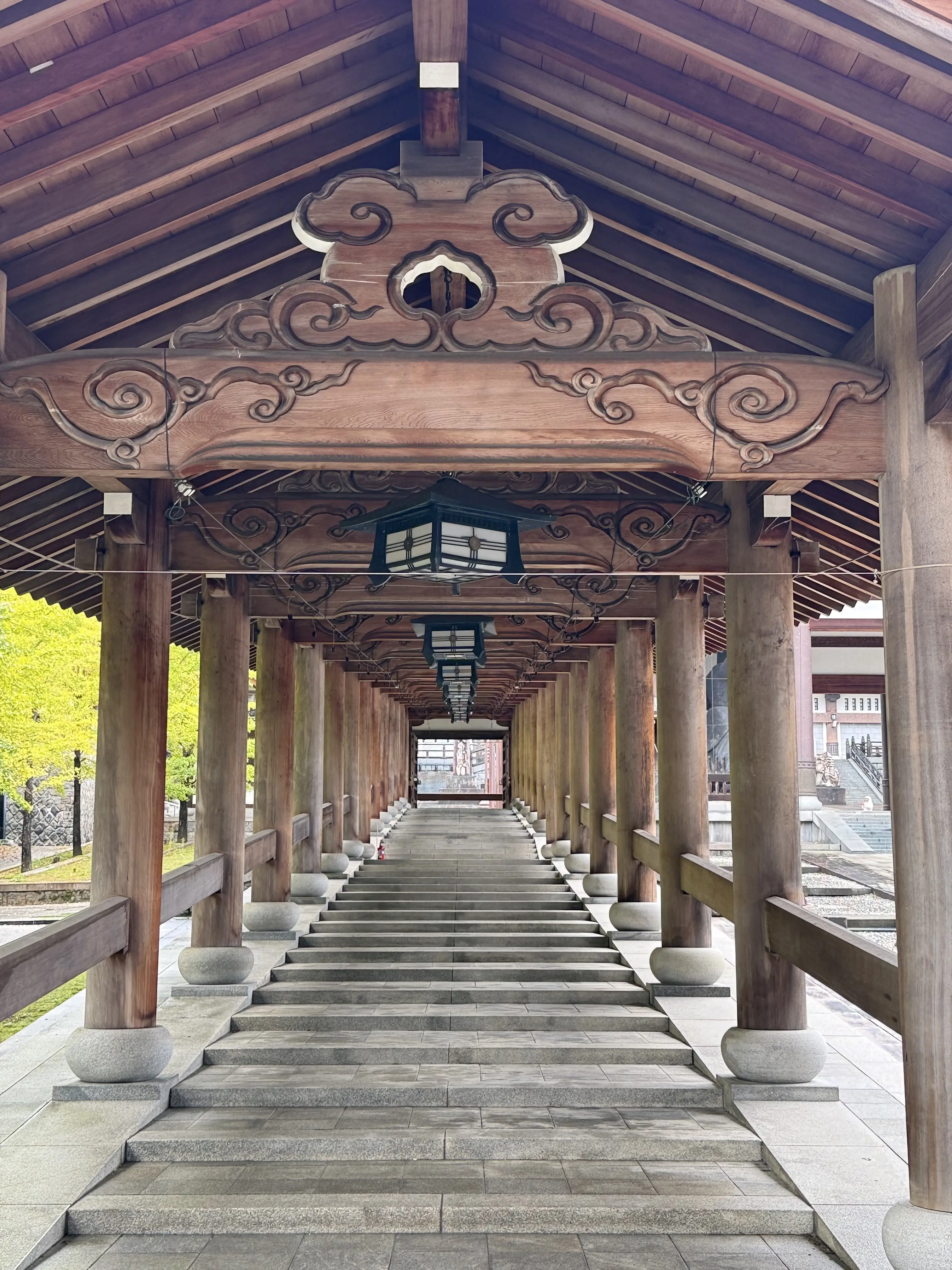 福井県　勝山市　大師山清大寺　越前大仏　五重の塔　福井観光　非日常スポット　観音様　回廊