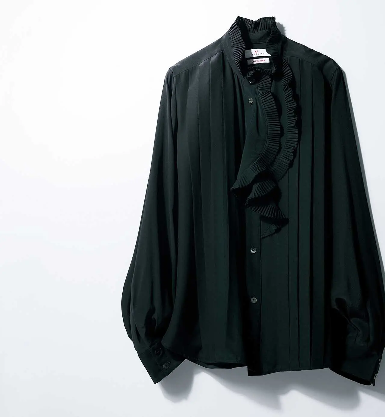 上質な黒で表現する、 辛口のエレガンス