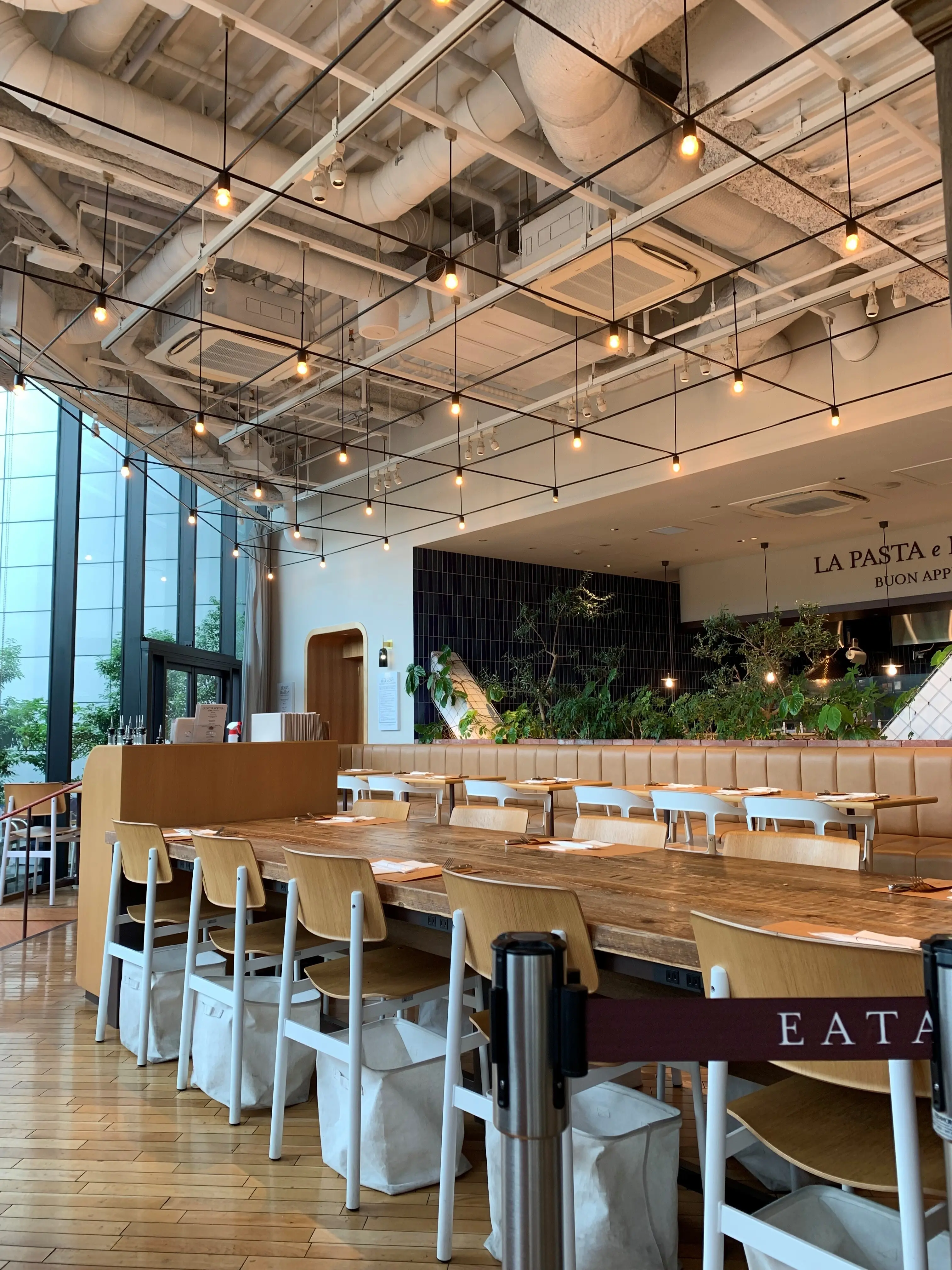 EATALY原宿内観