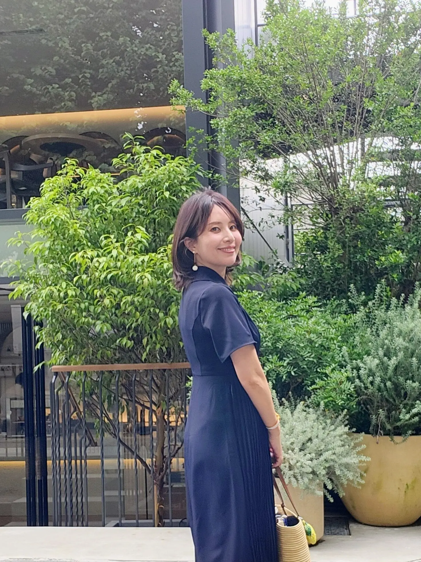 表参道カフェ、ロシフェルコーヒー、モカケーキ、ラテアート、40代ファッション、ネイビースタイル、L&#039;OFFICIEL COFFEE