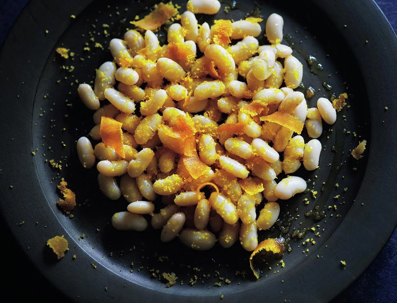 削ったものと、すりおろしたもの。 塩気とうま味の感じ方が異なる カラスミがアクセントに。