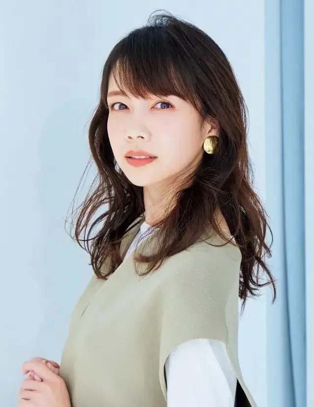 根元白髪も見えない!重め前髪の今どきロングヘア