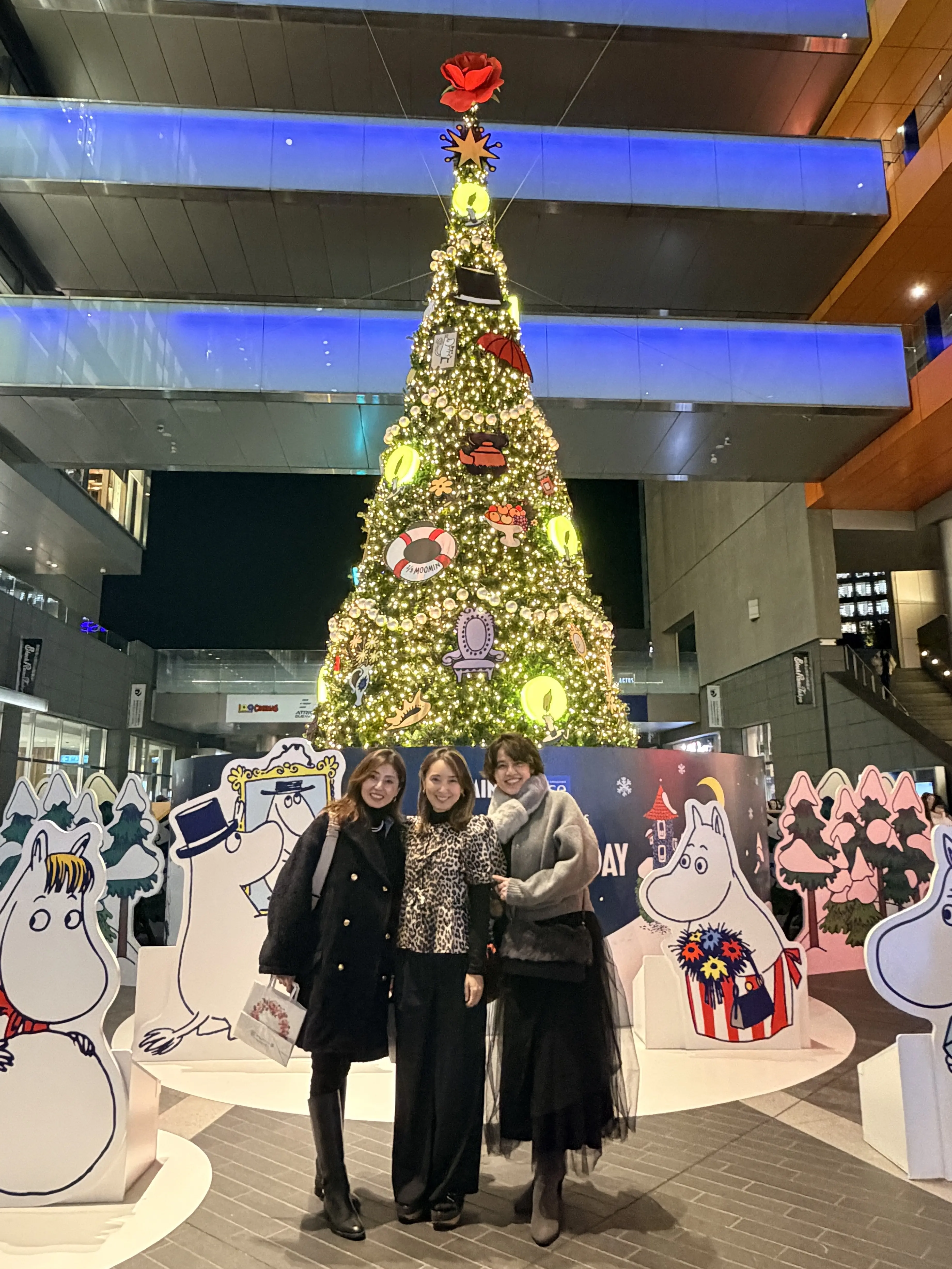 ブラックコーデのアクセントにデニムシャツ_1_9