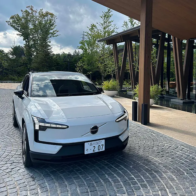 ボルボの電気自動車EX30で日帰り軽井沢へ【マダムの“ぐっとくるクルマ