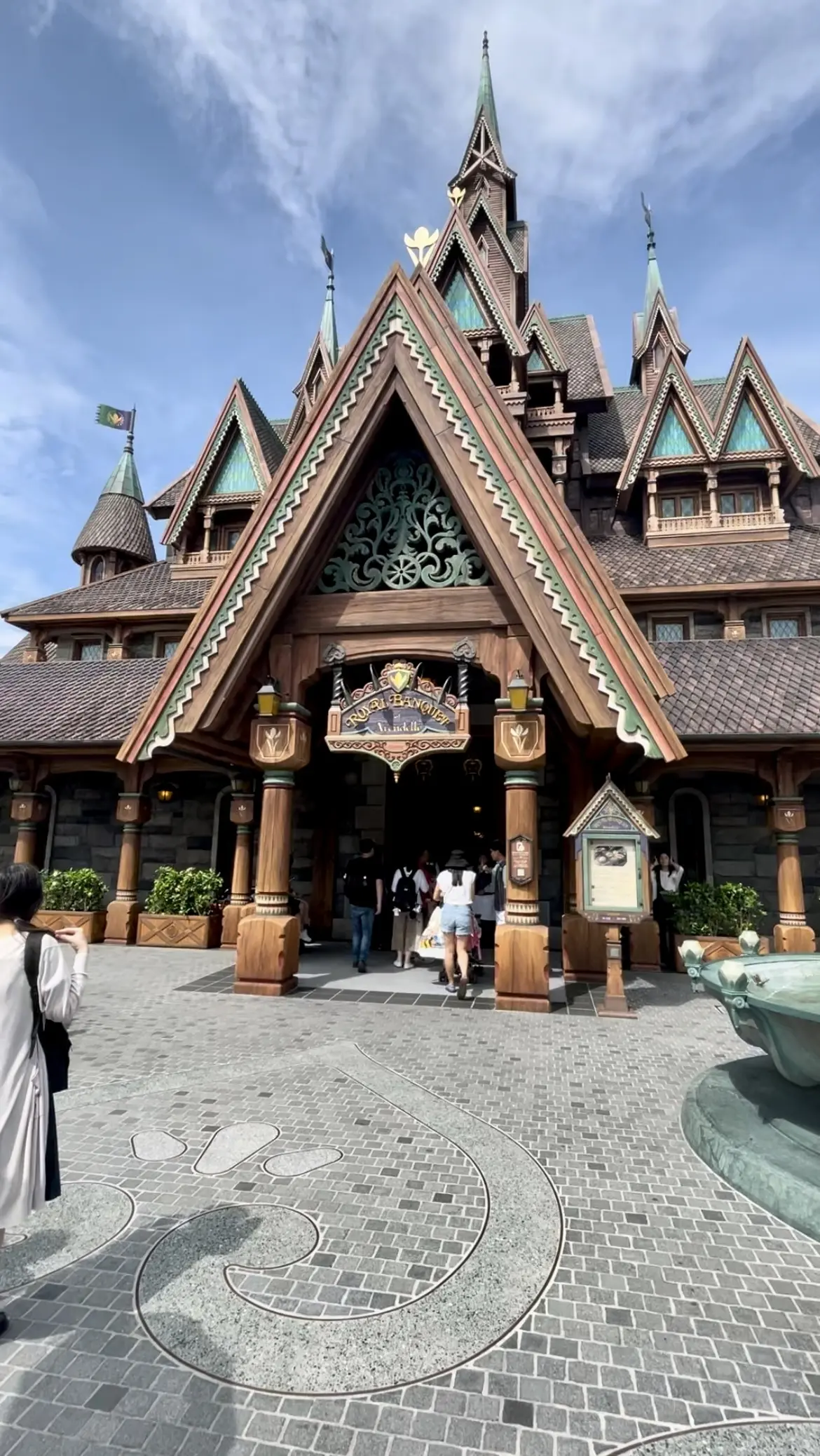 ディズニー、ディズニーリゾート、Fantasy Springs、ファンタジースプリングス、アナ雪、アナと雪の女王、Disney、Disney Sea、Tokyo Disney Sea、Tokyo Disney RESORT、東京ディズニーシー、東京ディズニーリゾート、アレンデール、氷の城、映えスポット、入り口、レストラン、アレンデール・ロイヤルバンケット